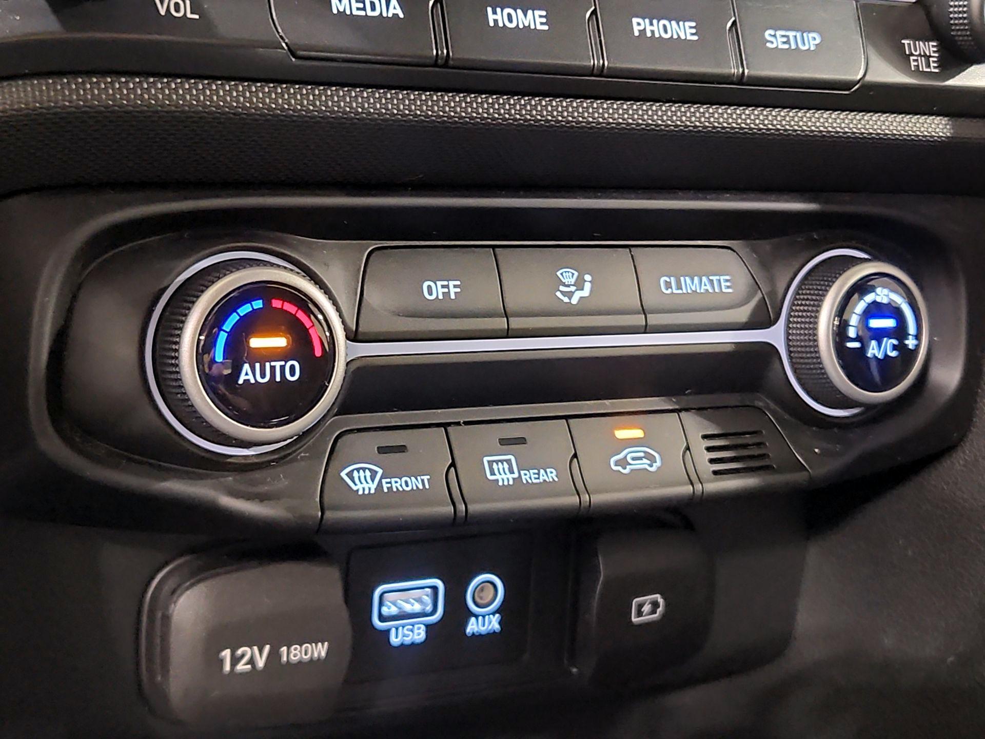 Thumbnail: 2019 Hyundai Veloster - 16