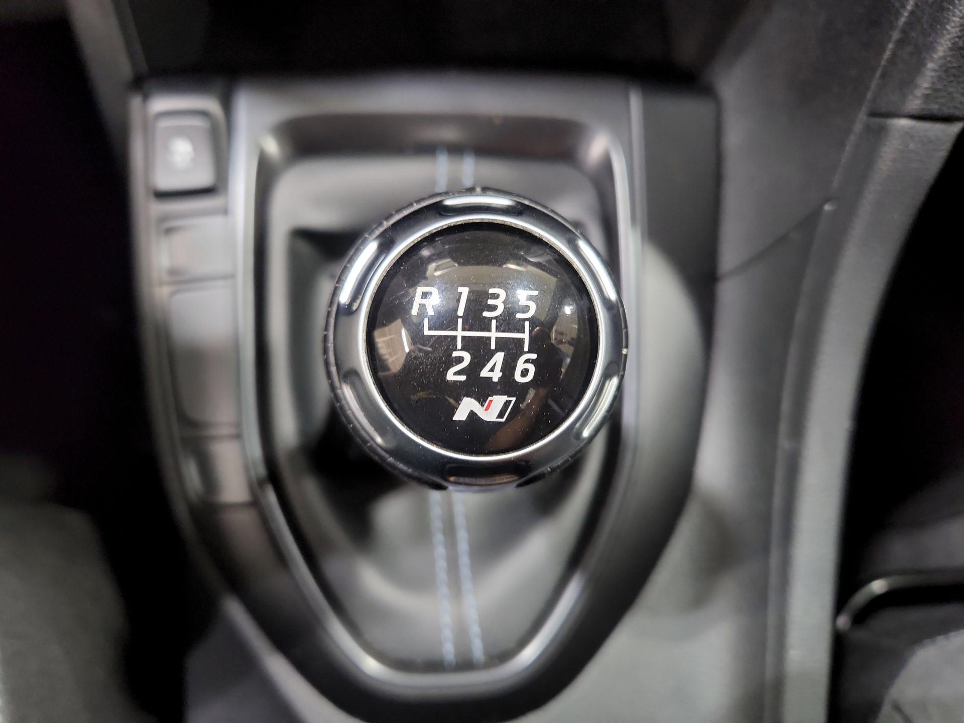 Thumbnail: 2019 Hyundai Veloster - 17