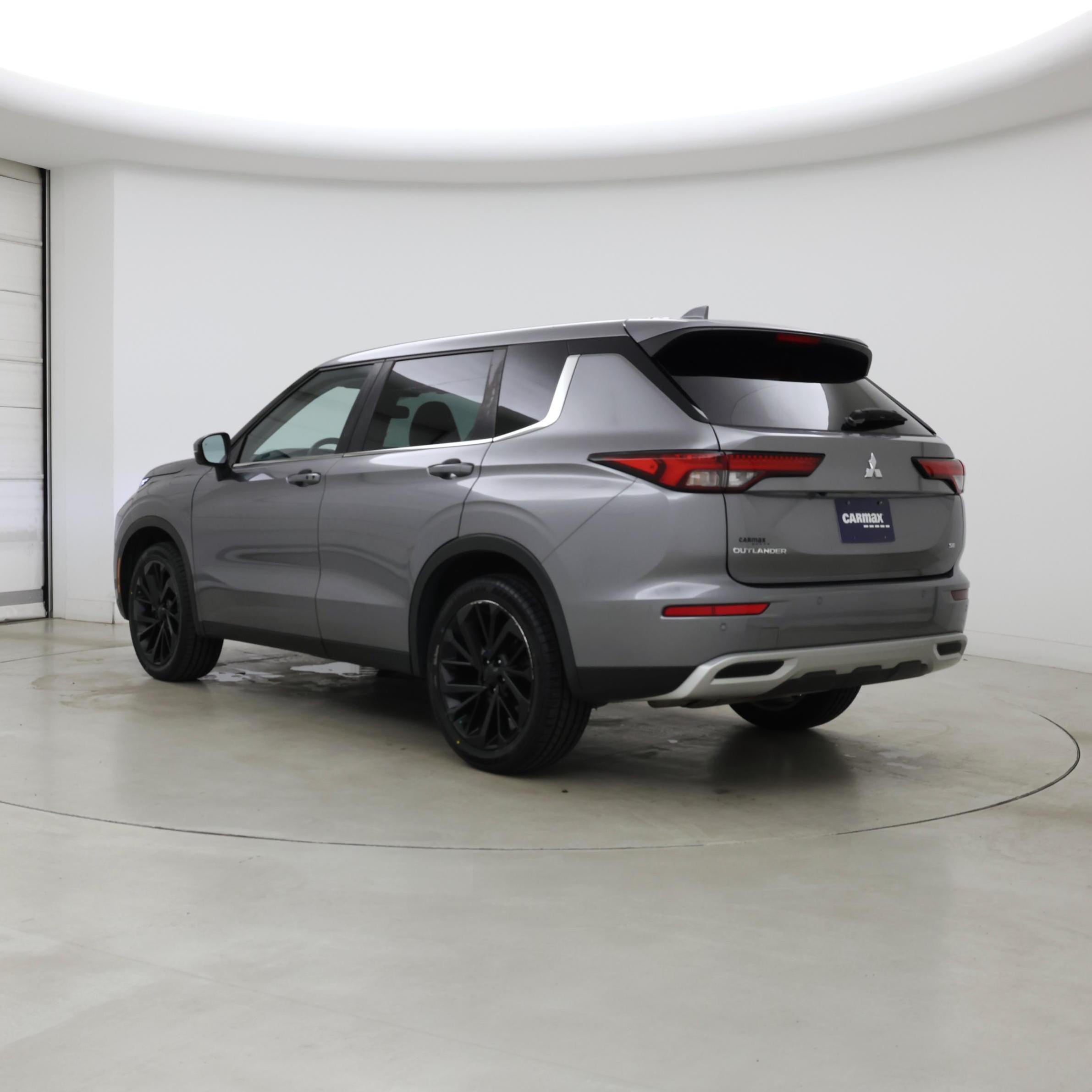 Thumbnail: 2023 Mitsubishi Outlander - 2