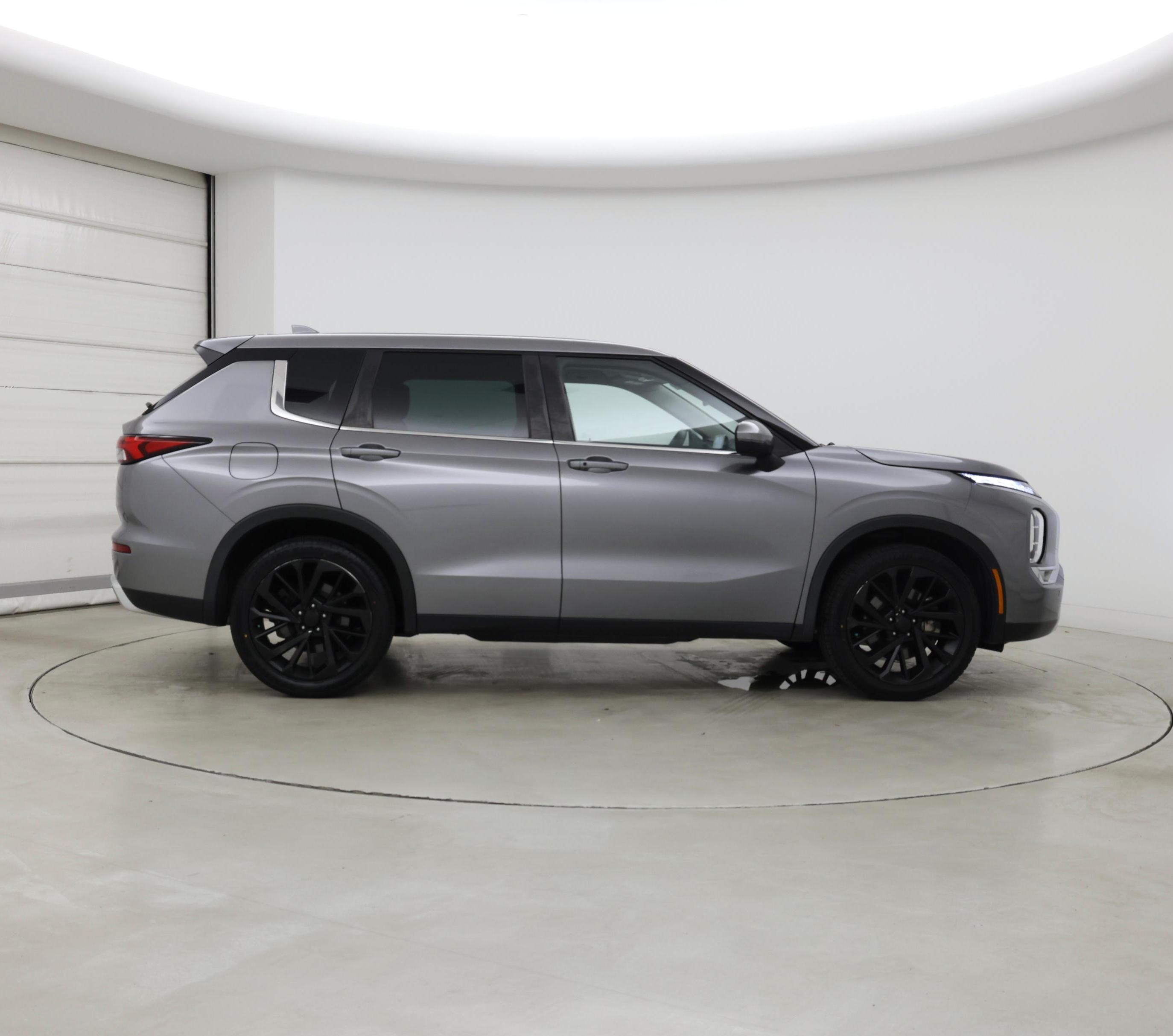 Thumbnail: 2023 Mitsubishi Outlander - 7