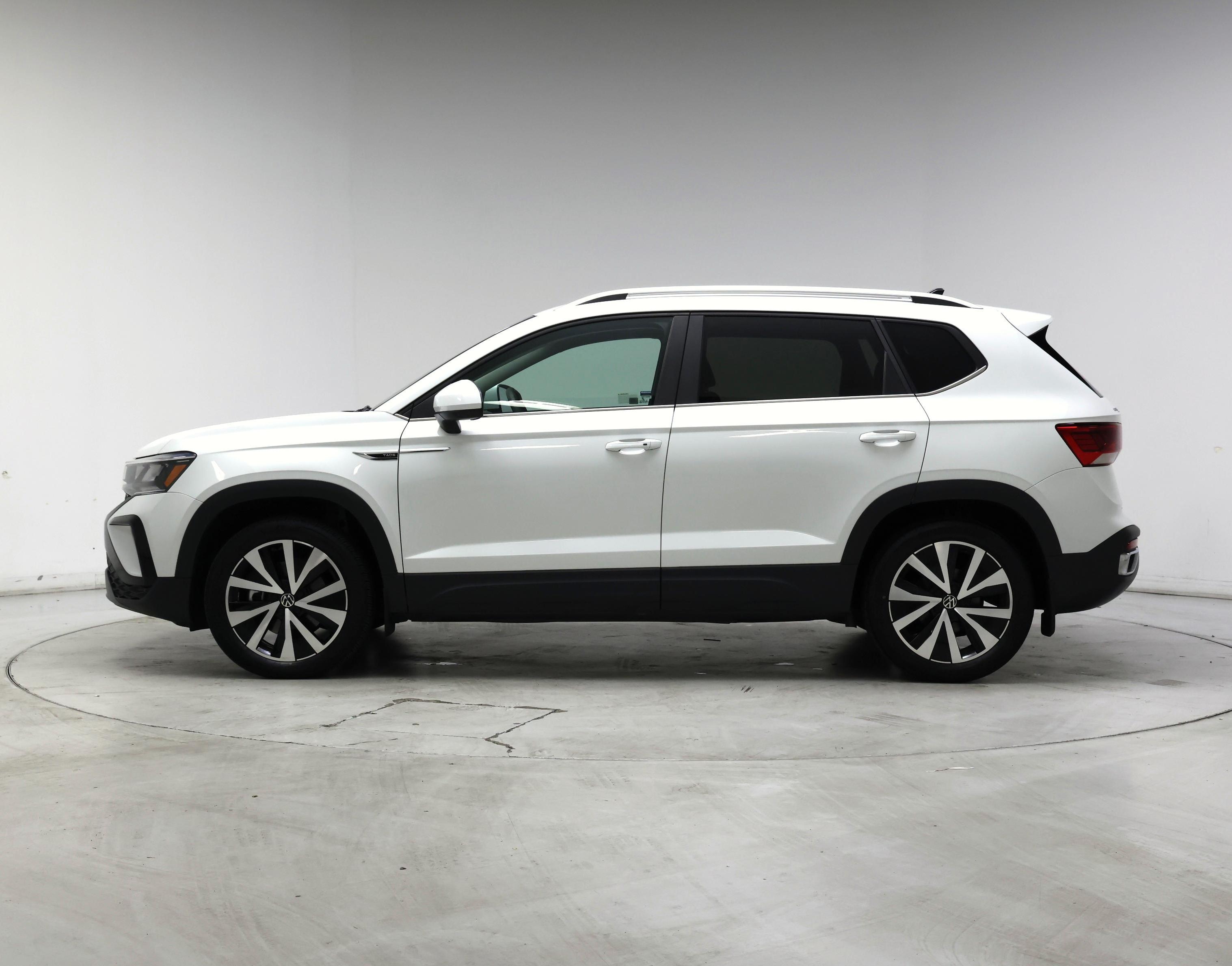 Thumbnail: 2023 Volkswagen Taos - 3