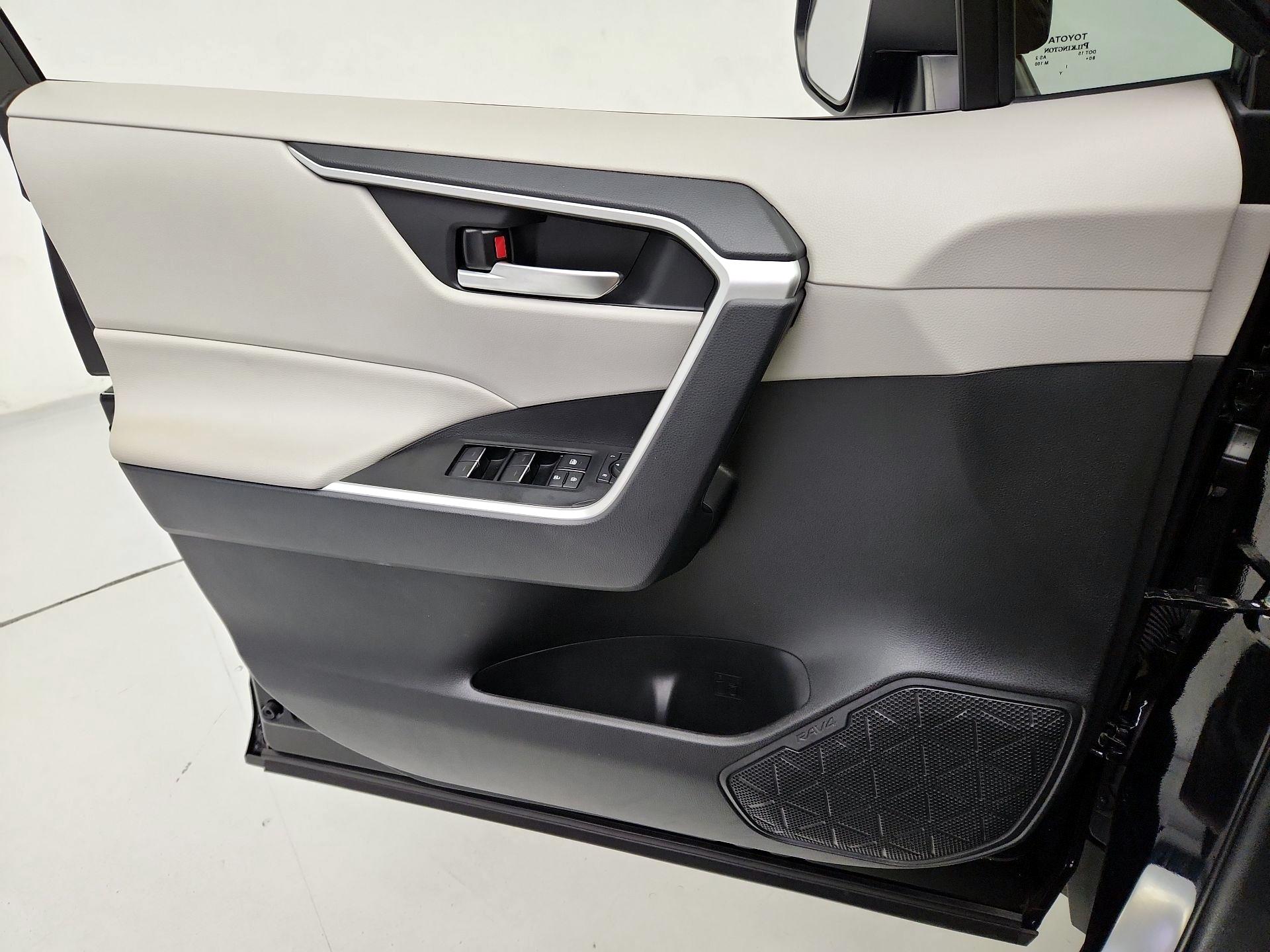 Thumbnail: 2025 Toyota RAV4 - 12