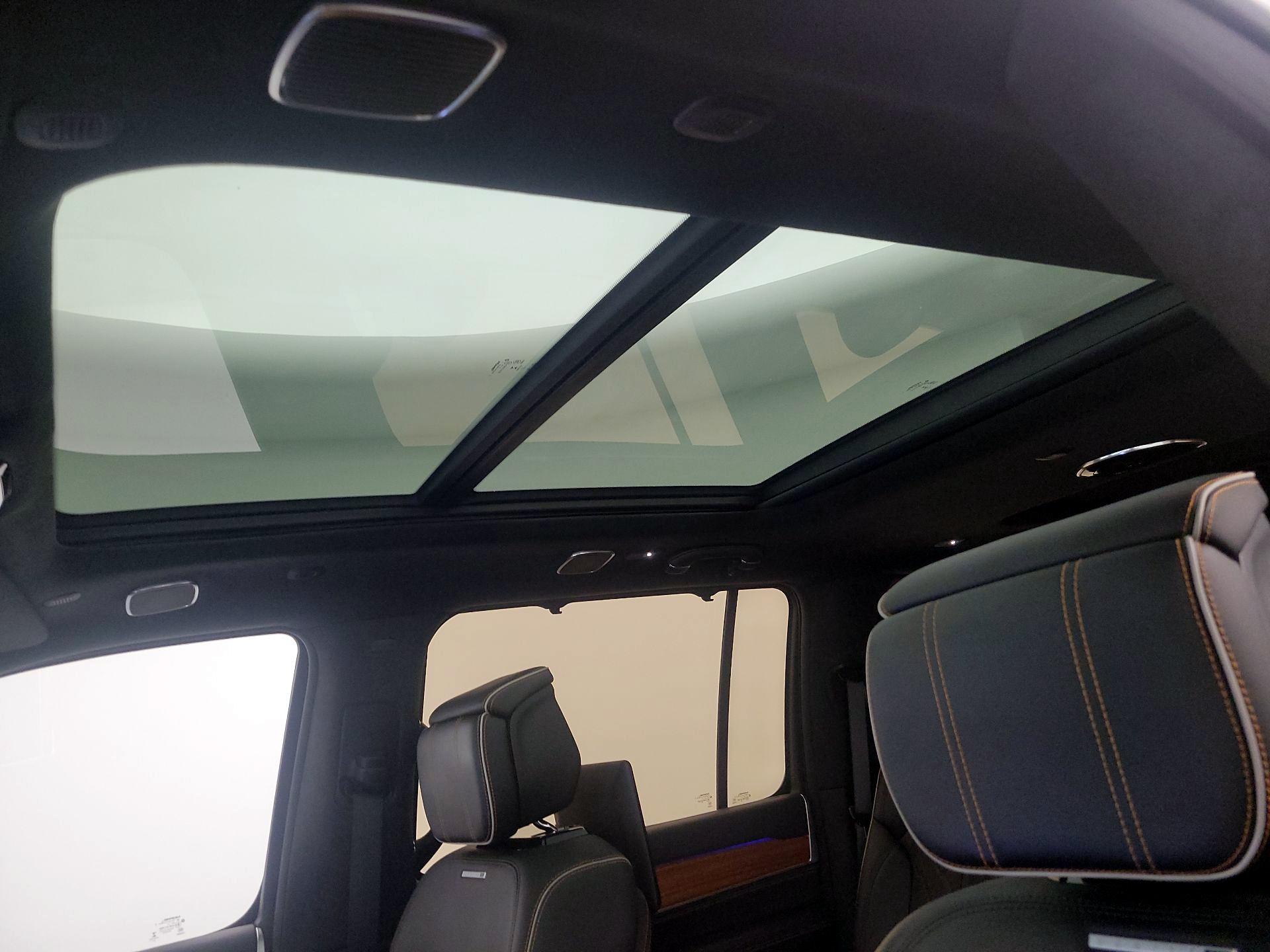 Thumbnail: 2022 Jeep Grand Wagoneer - 20