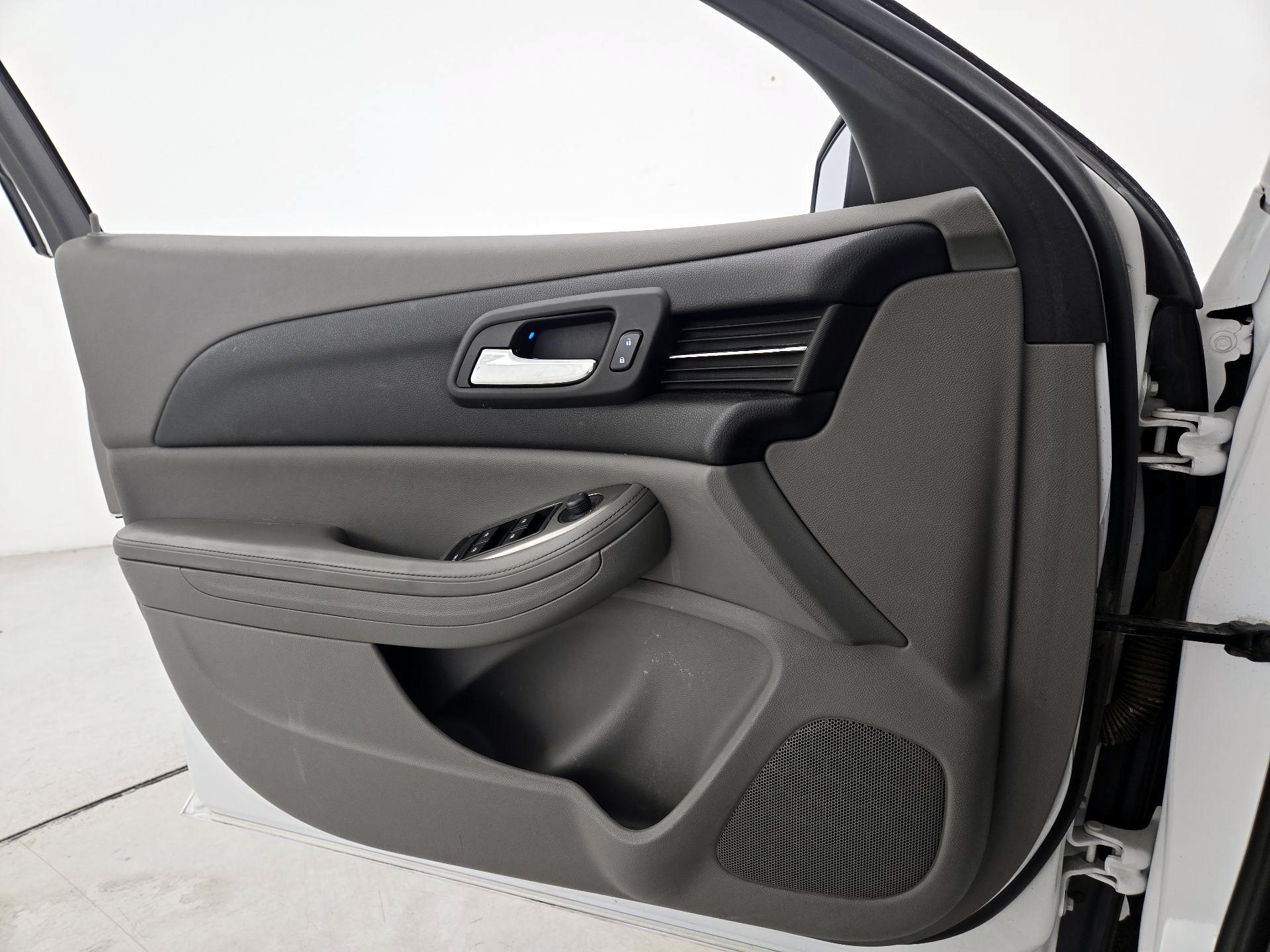 Thumbnail: 2014 Chevrolet Malibu - 12