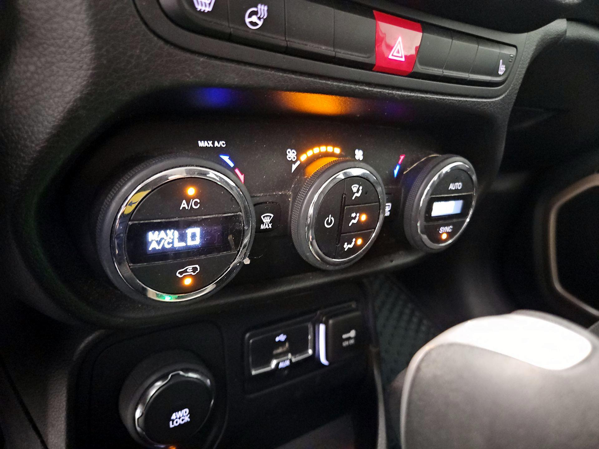 Thumbnail: 2017 Jeep Renegade - 17