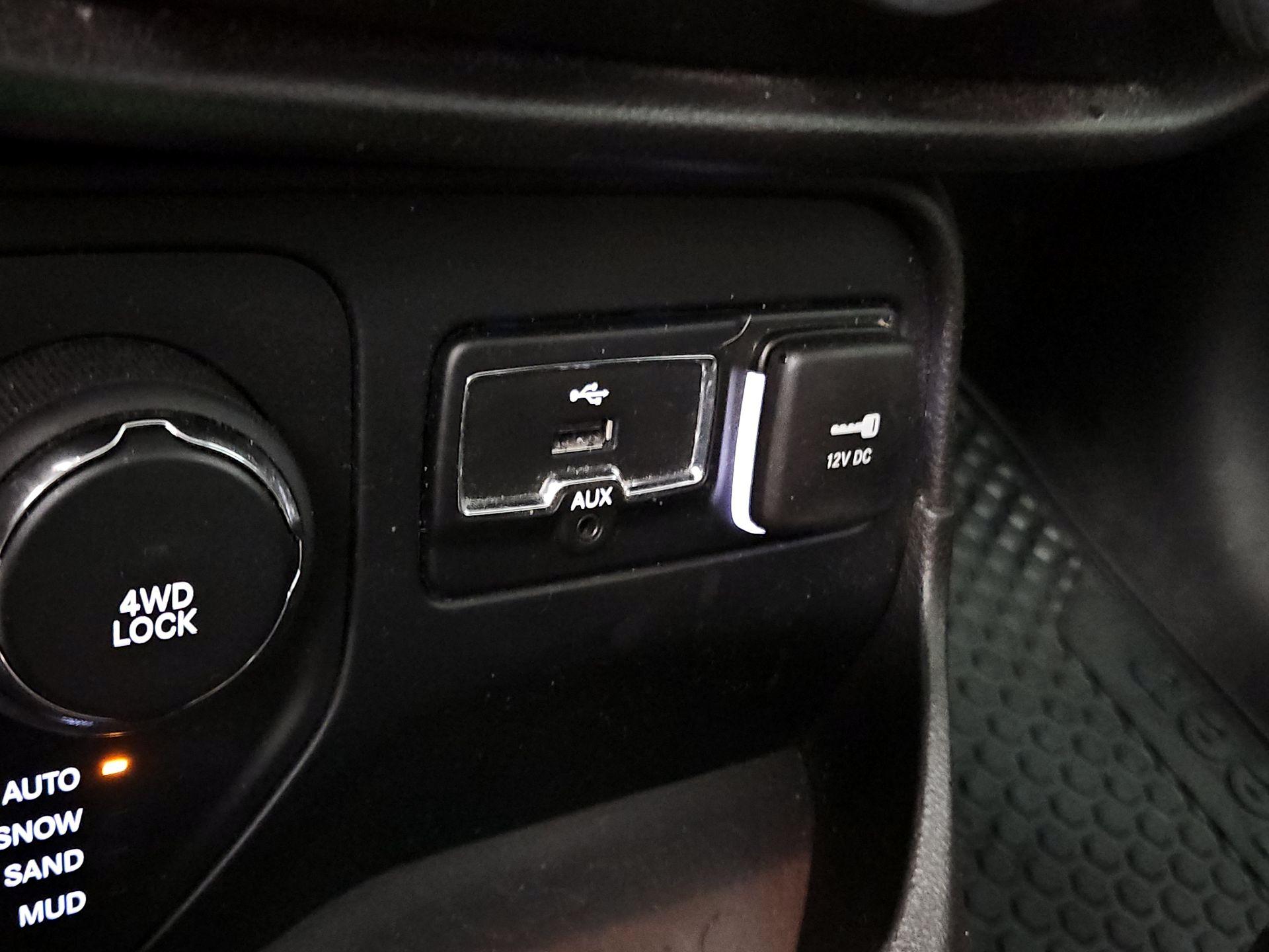Thumbnail: 2017 Jeep Renegade - 19