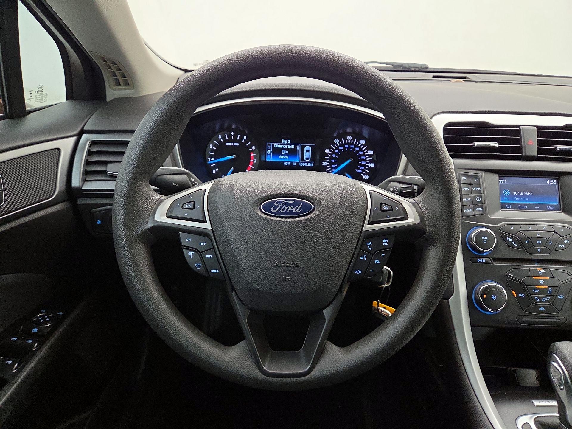 Thumbnail: 2016 Ford Fusion - 10