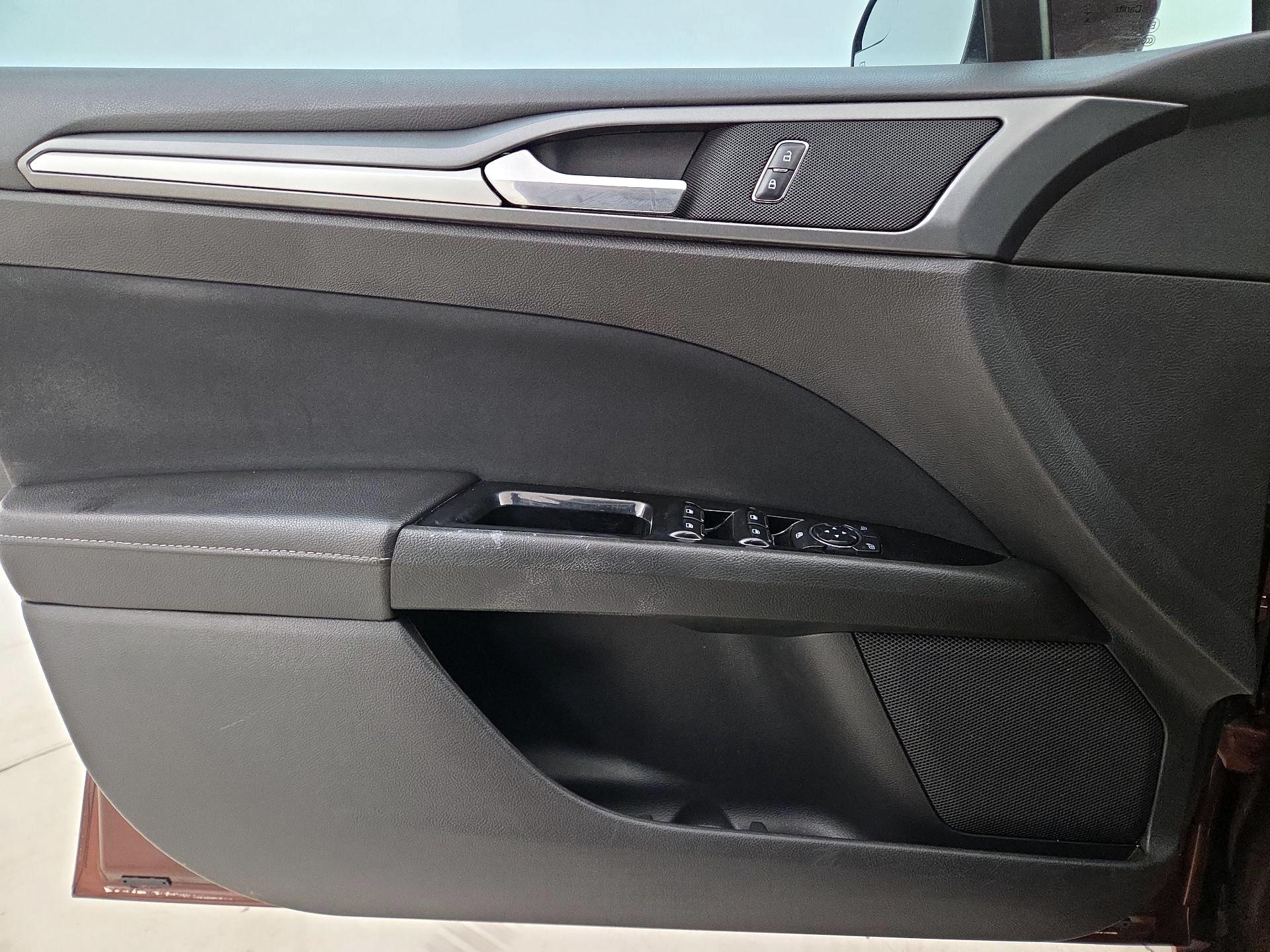 Thumbnail: 2016 Ford Fusion - 12