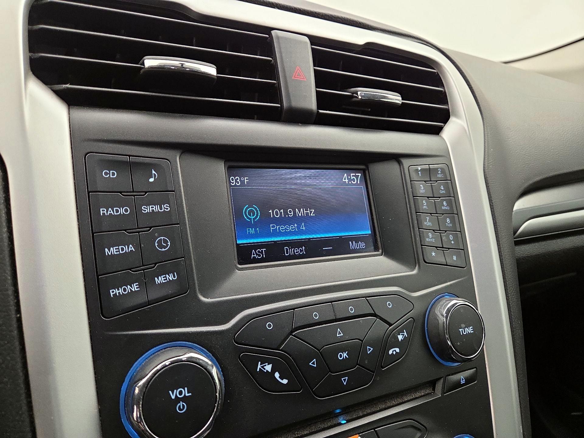 Thumbnail: 2016 Ford Fusion - 15