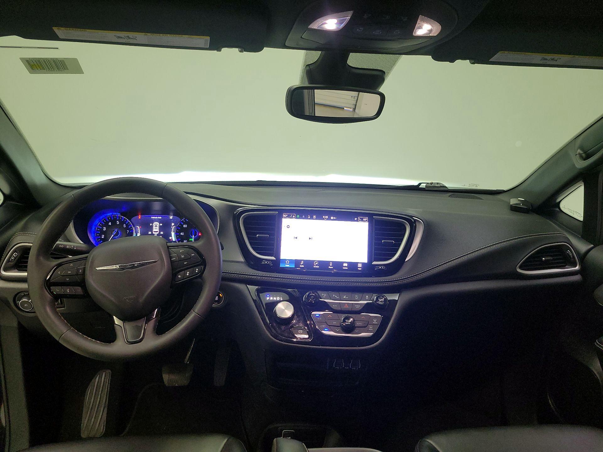 Thumbnail: 2023 Chrysler Pacifica - 9