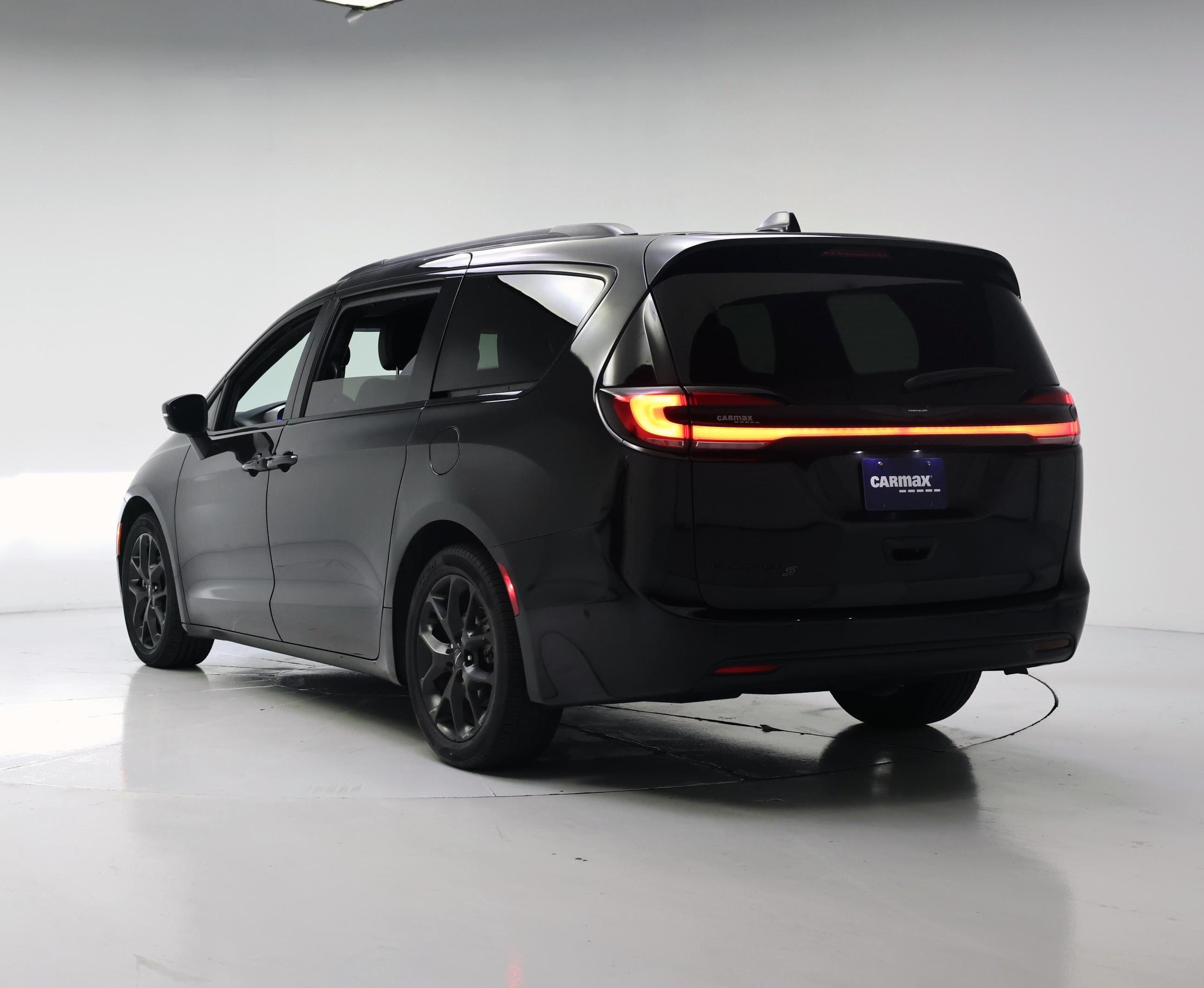 Thumbnail: 2023 Chrysler Pacifica - 2