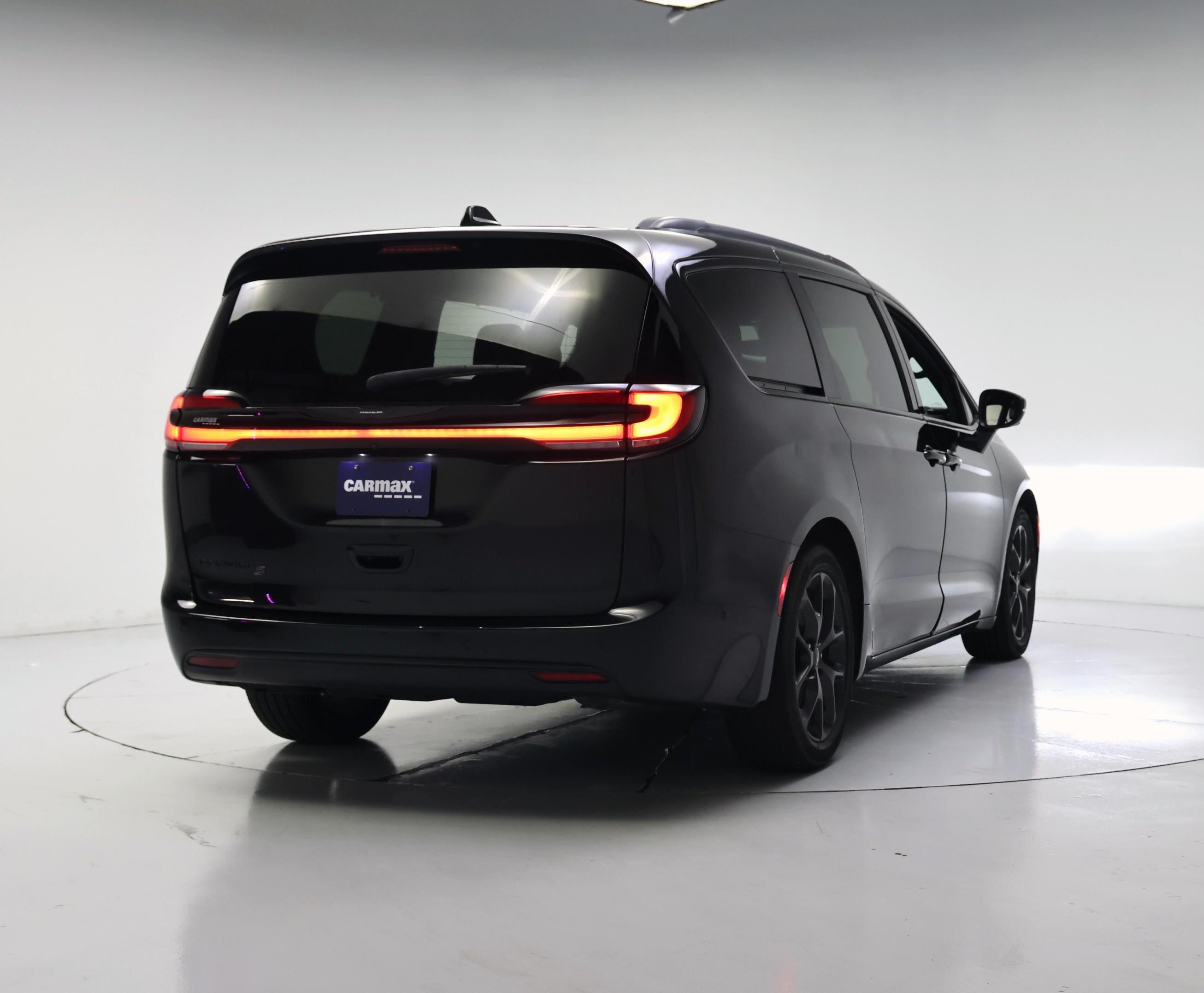 Thumbnail: 2023 Chrysler Pacifica - 8