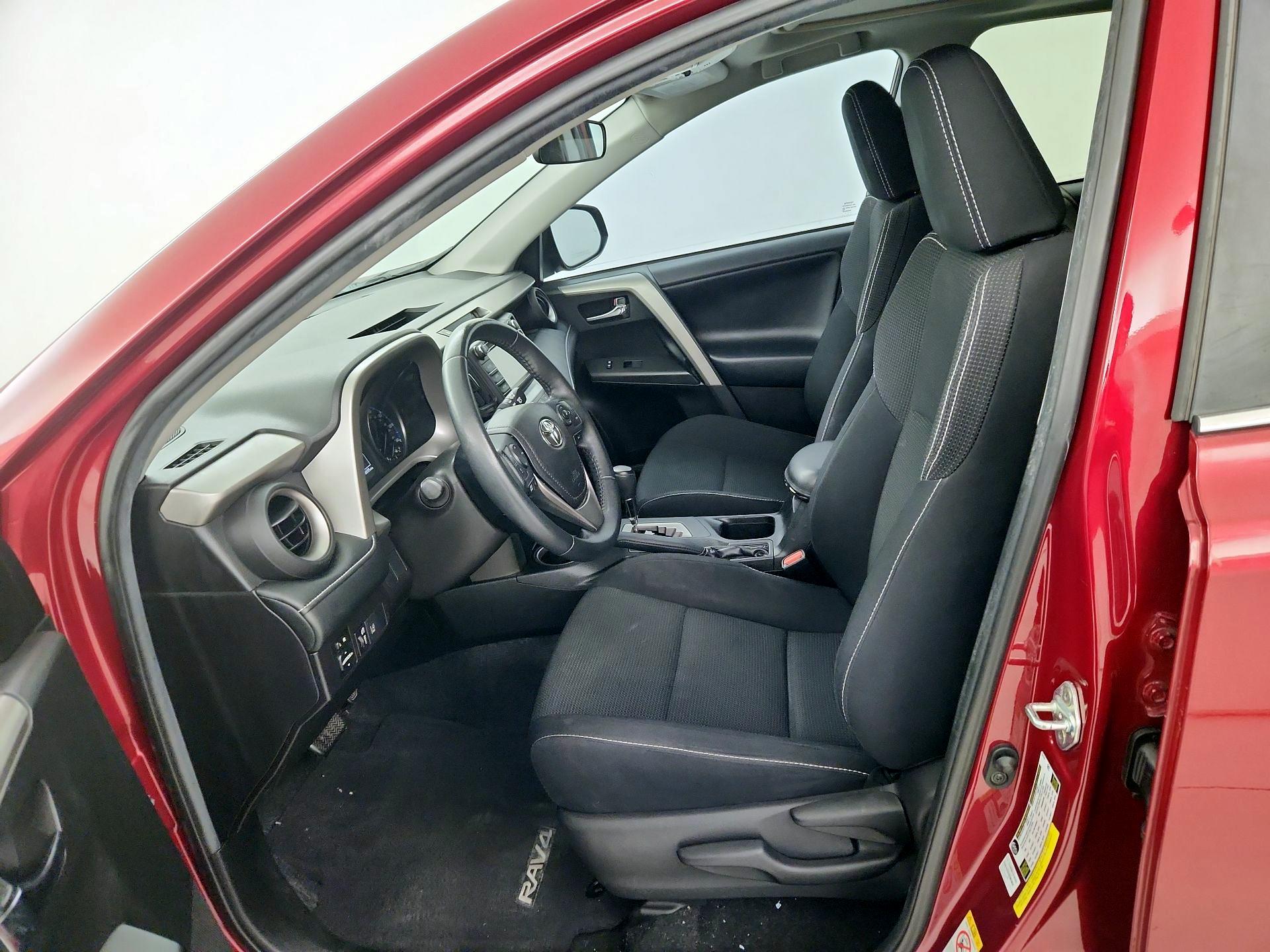 Thumbnail: 2018 Toyota RAV4 - 11