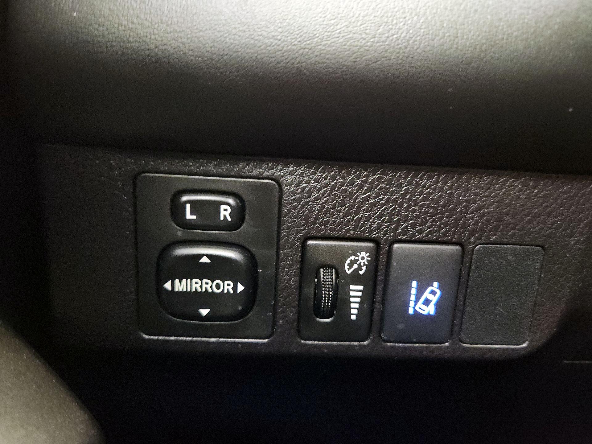 Thumbnail: 2018 Toyota RAV4 - 13
