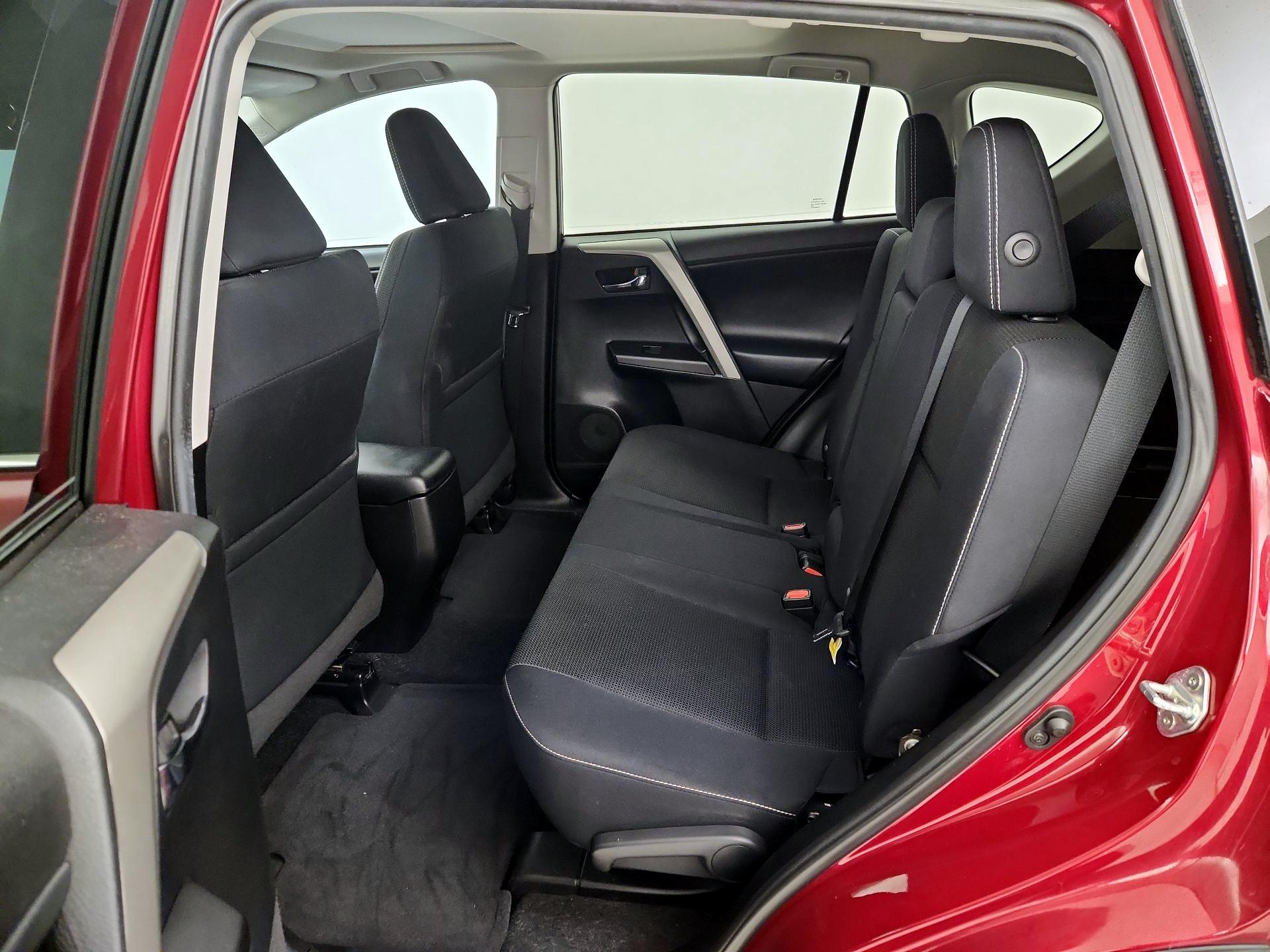 Thumbnail: 2018 Toyota RAV4 - 20