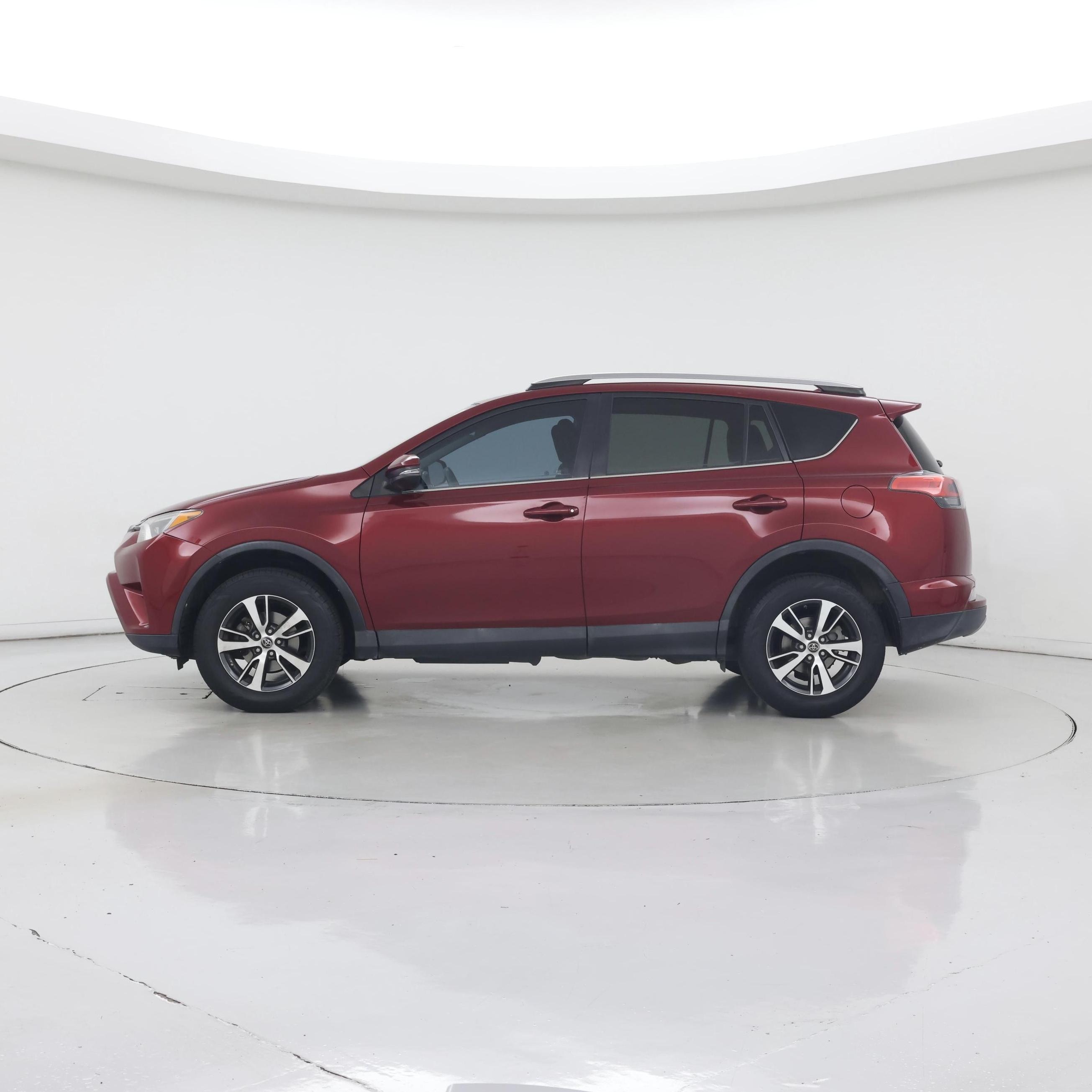 Thumbnail: 2018 Toyota RAV4 - 3