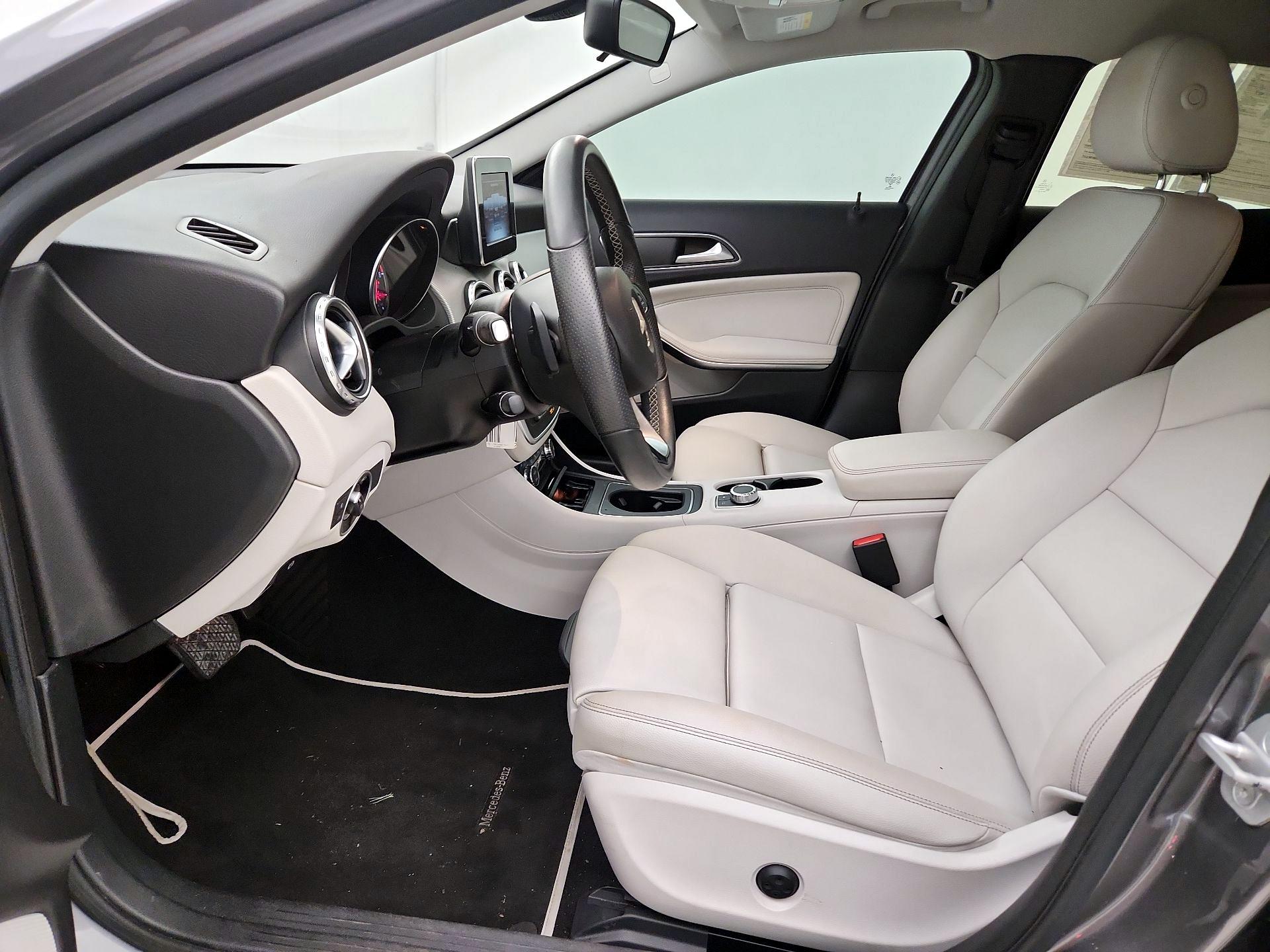Thumbnail: 2016 Mercedes-Benz GLA - 11