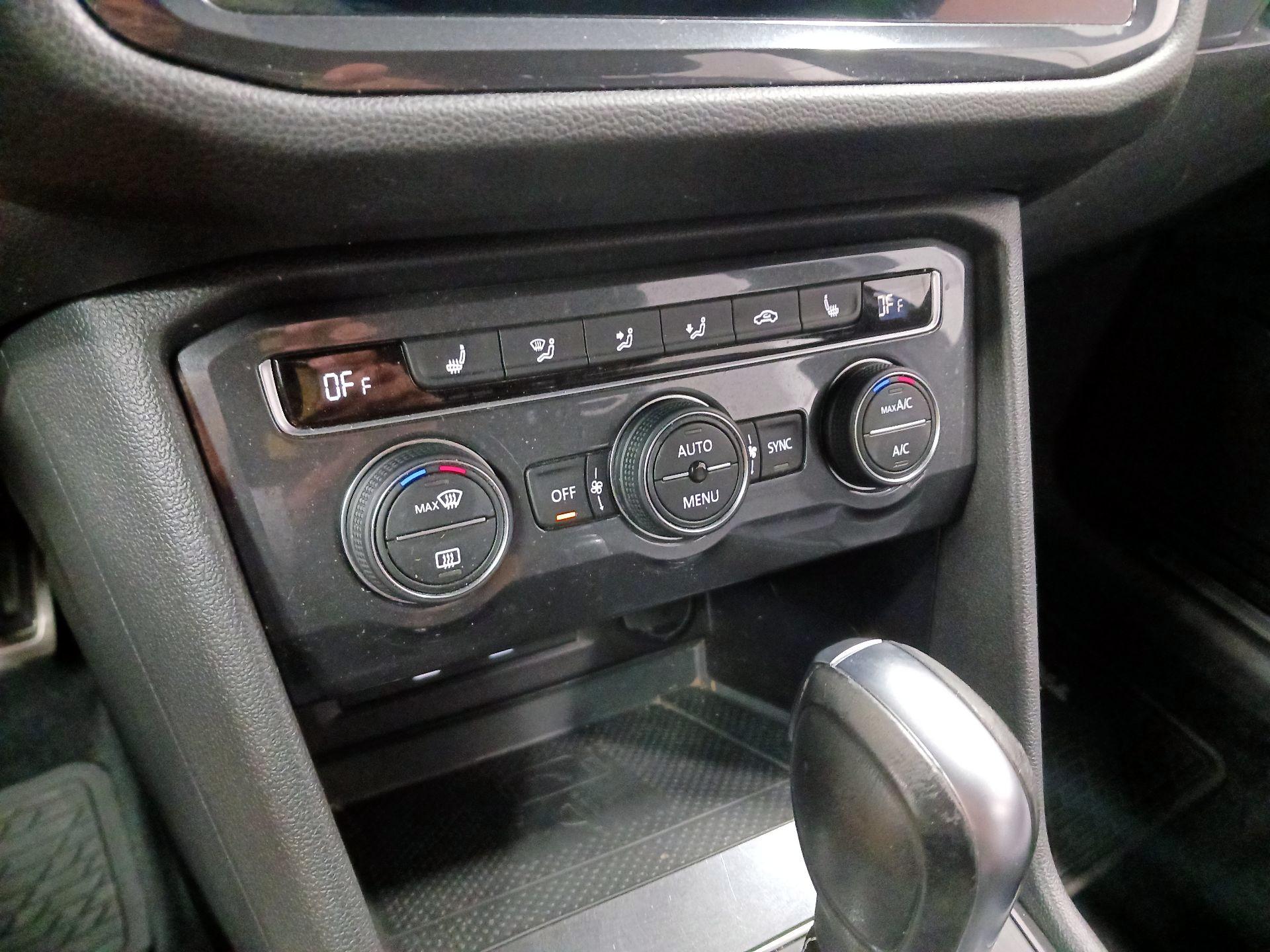 Thumbnail: 2021 Volkswagen Tiguan - 14