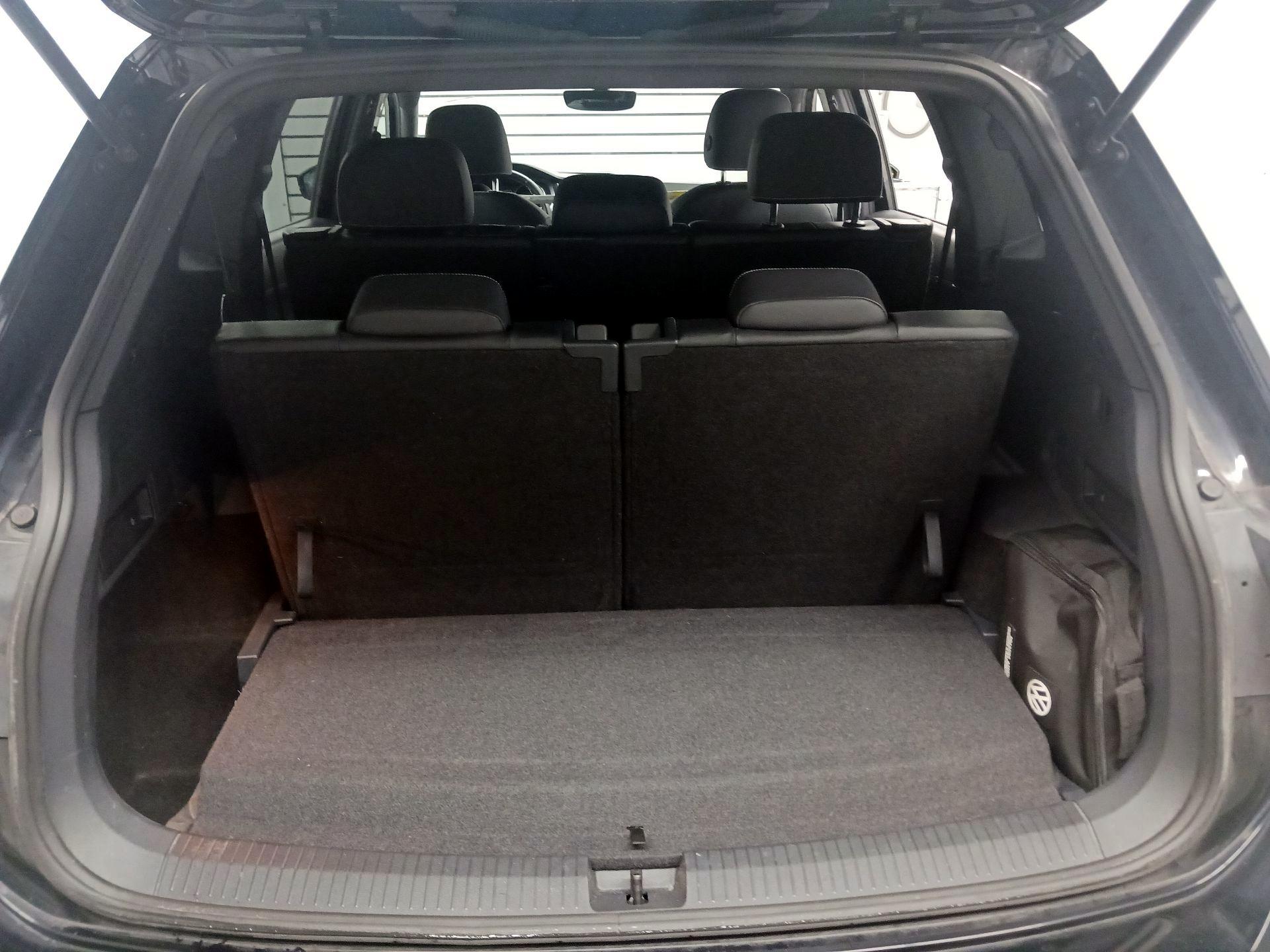 Thumbnail: 2021 Volkswagen Tiguan - 16