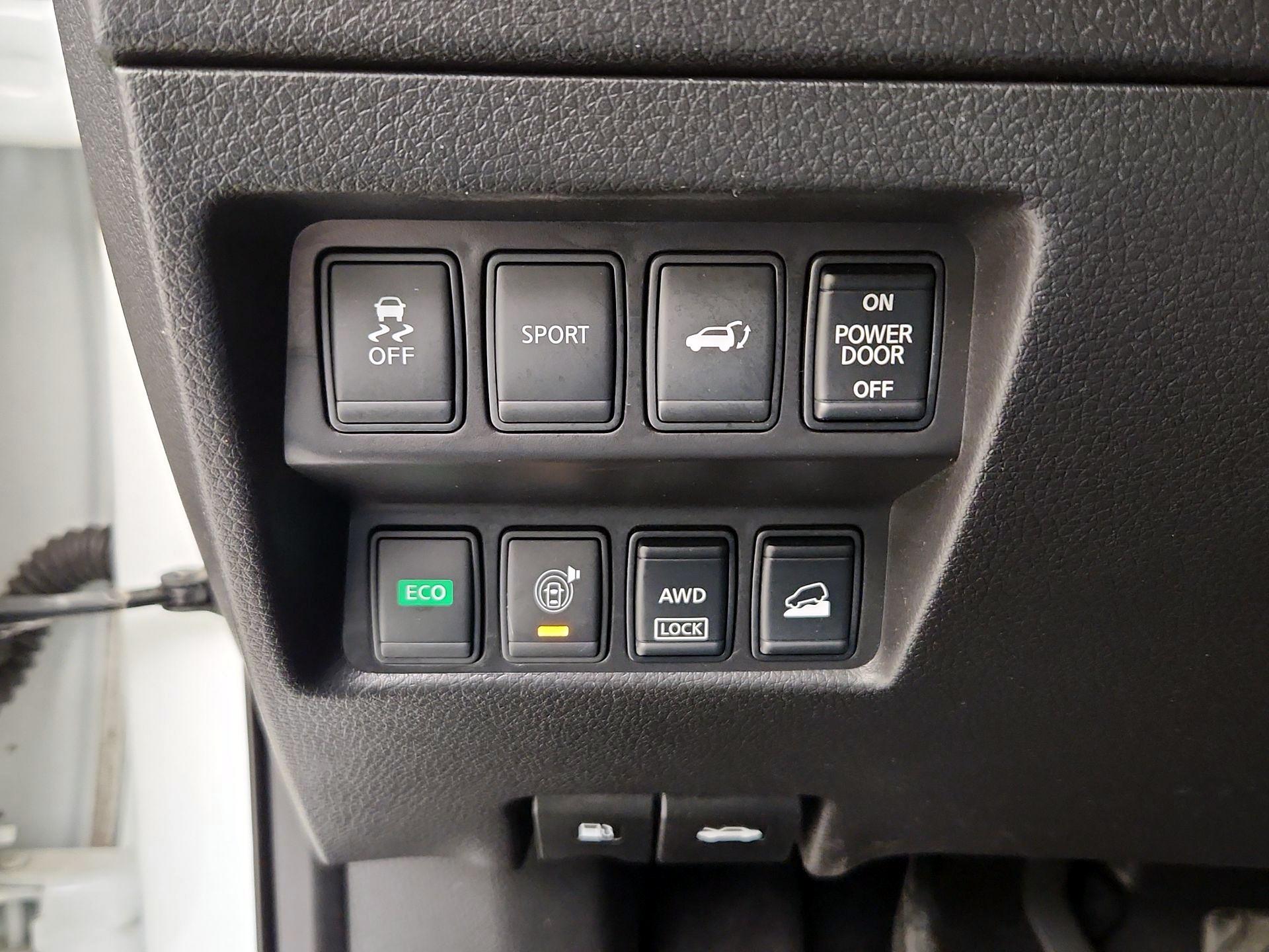 Thumbnail: 2015 Nissan Rogue - 13