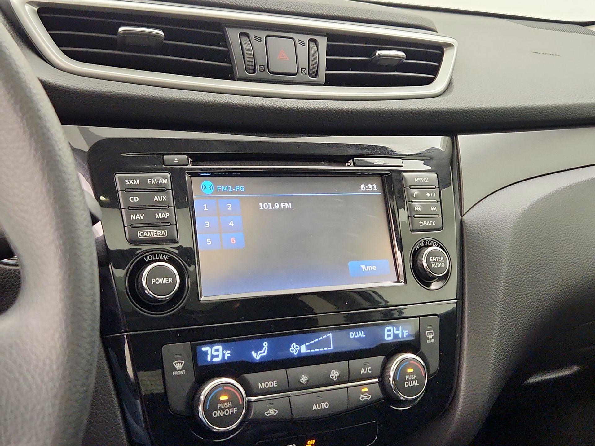 Thumbnail: 2015 Nissan Rogue - 16