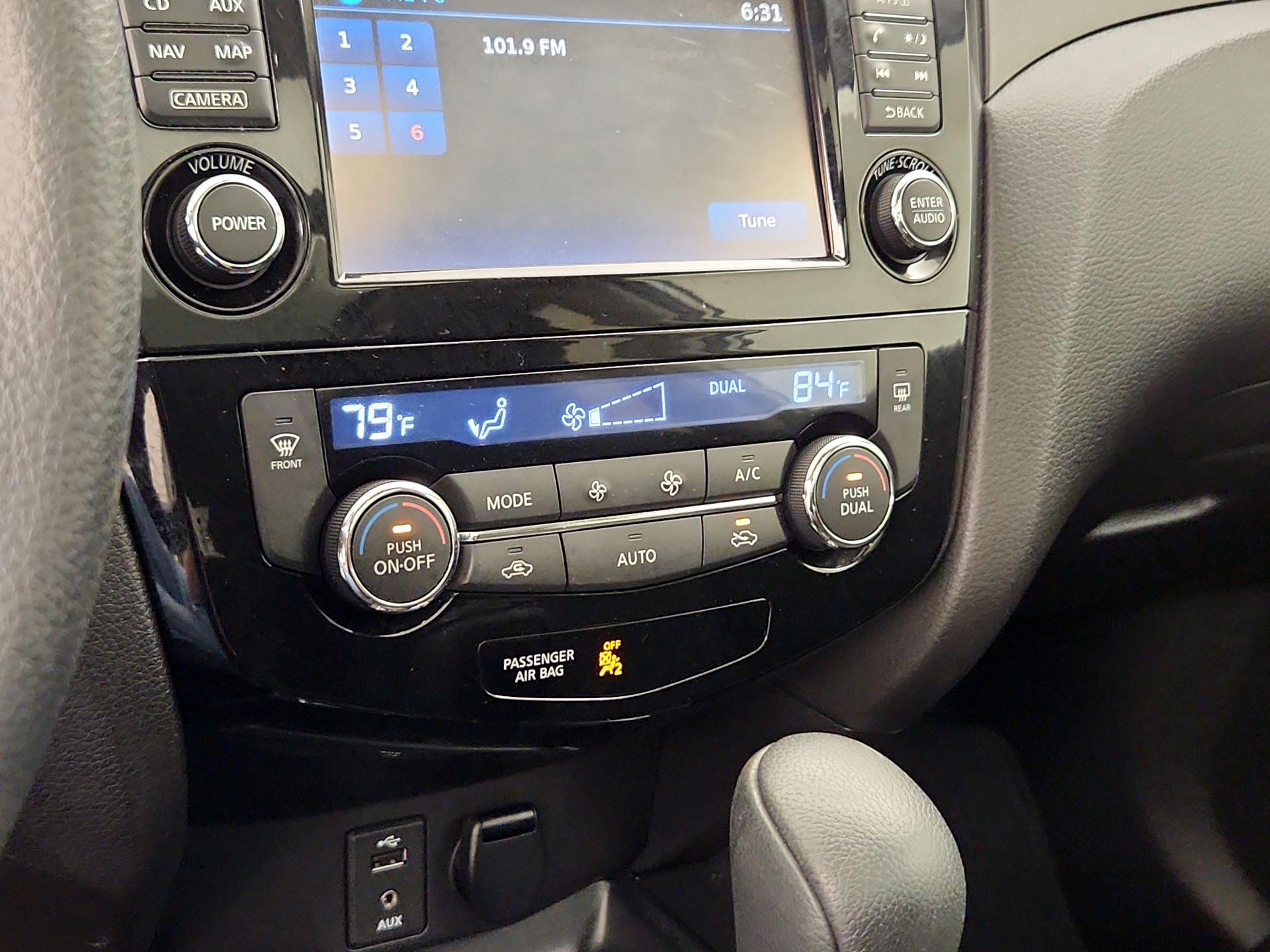 Thumbnail: 2015 Nissan Rogue - 17