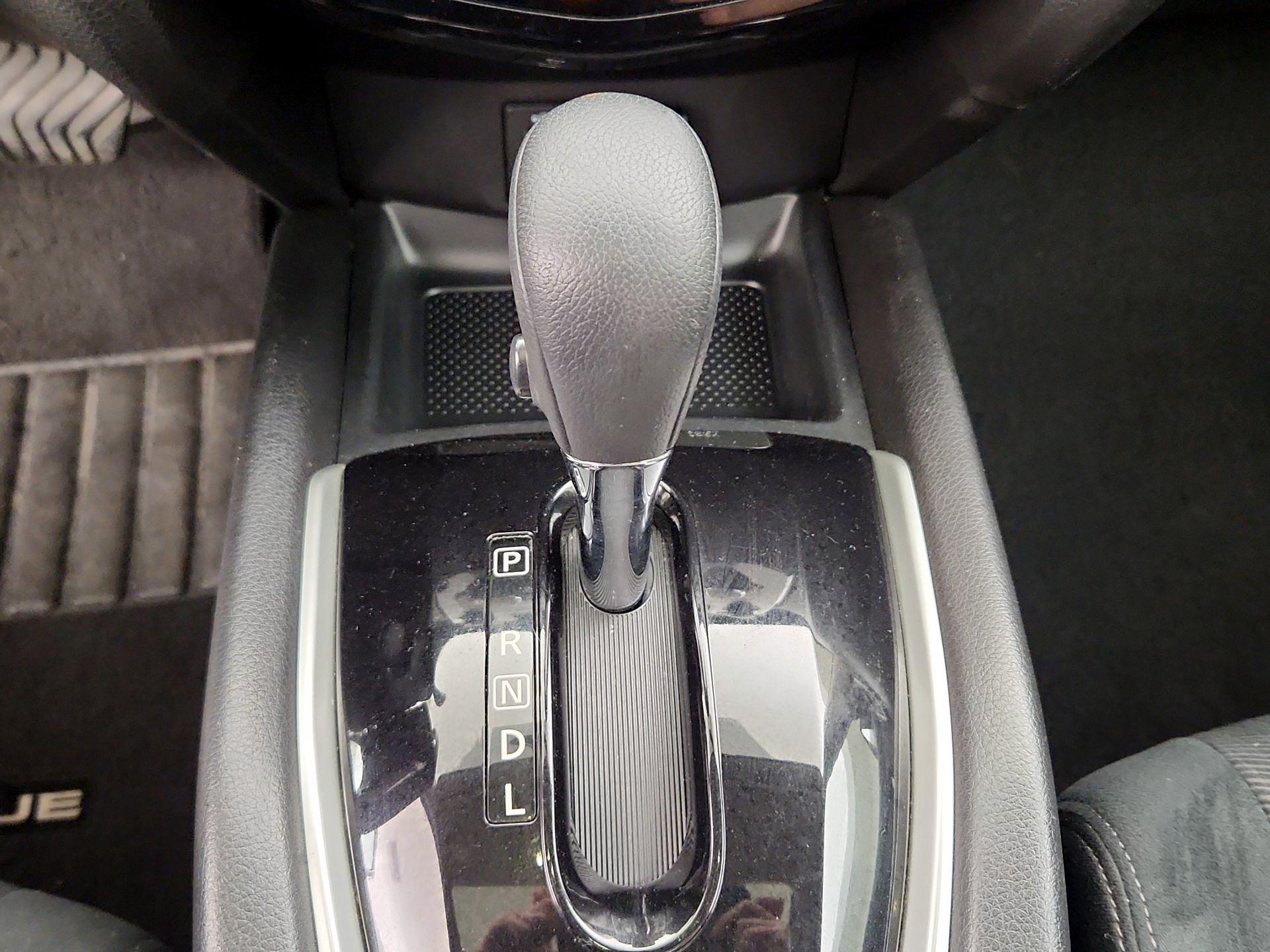 Thumbnail: 2015 Nissan Rogue - 18