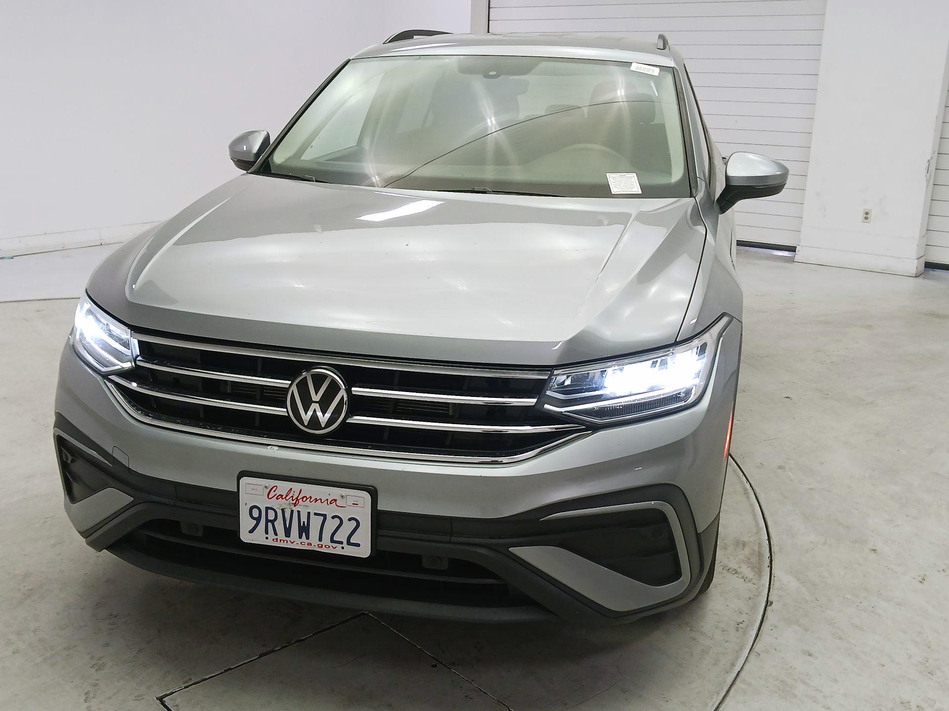 Thumbnail: 2023 Volkswagen Tiguan - 3