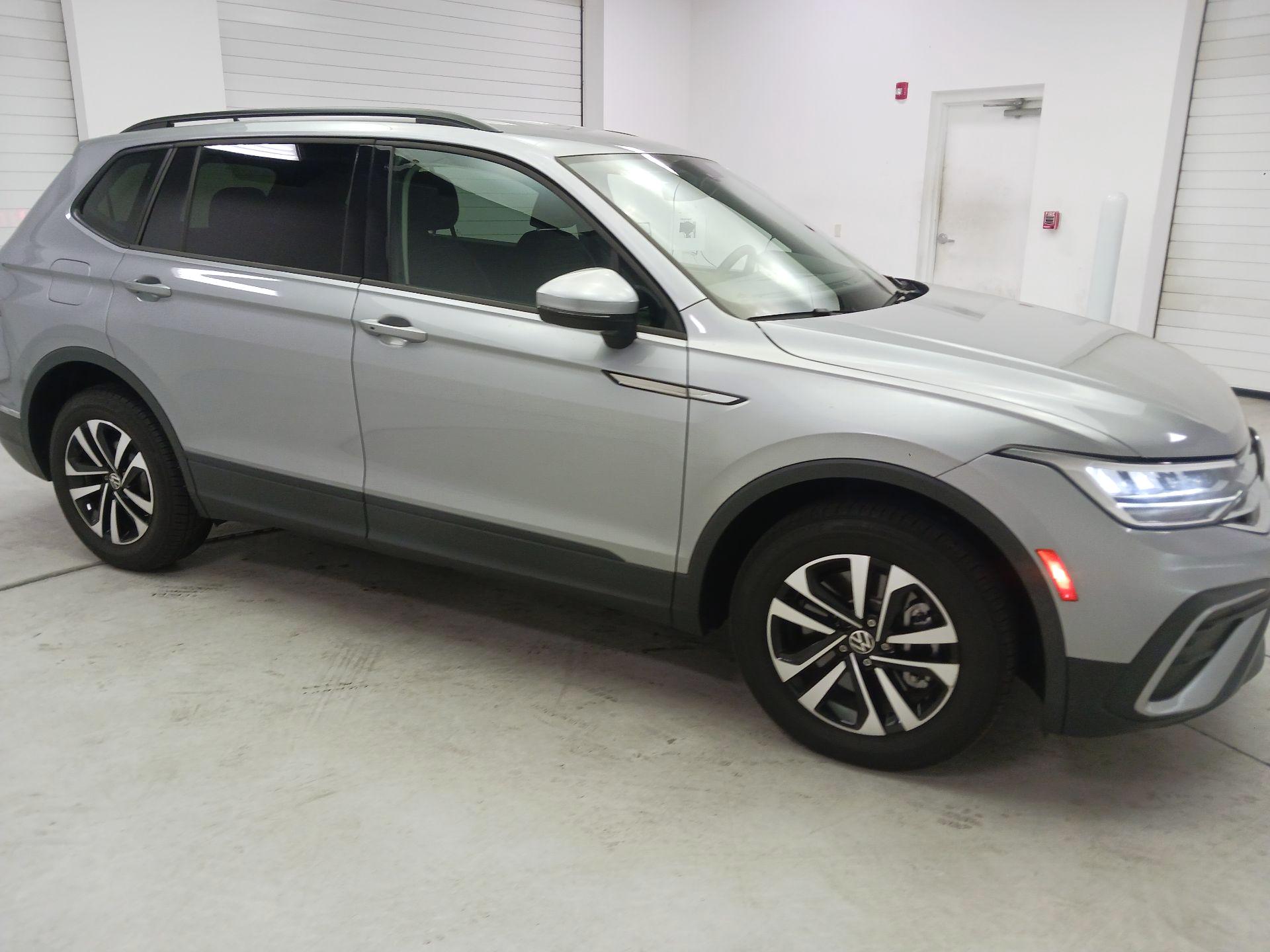 Thumbnail: 2023 Volkswagen Tiguan - 4