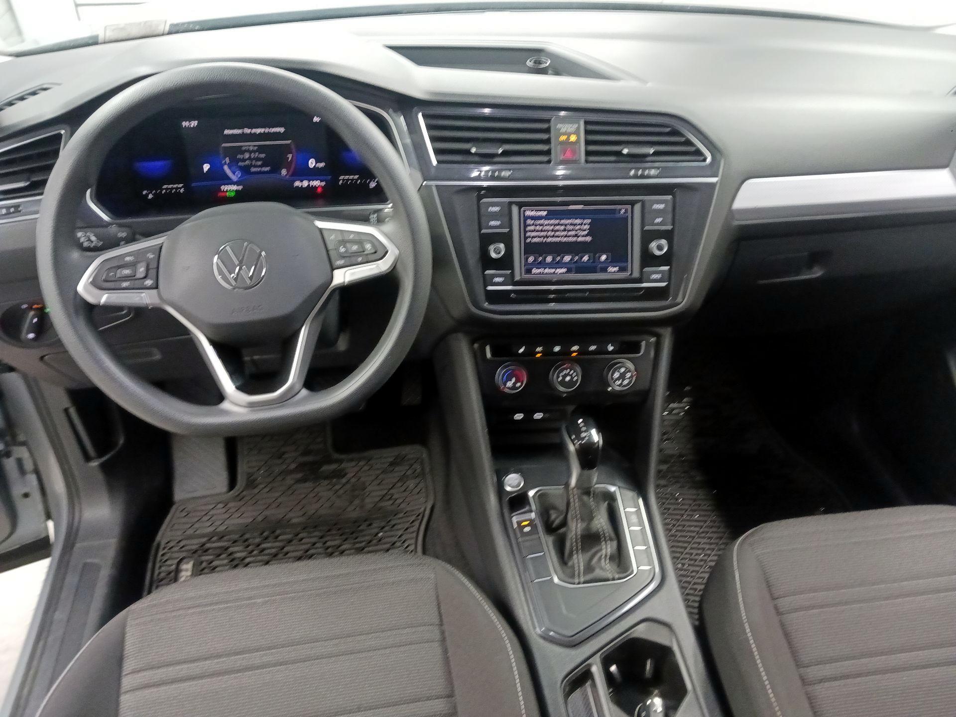 Thumbnail: 2023 Volkswagen Tiguan - 8