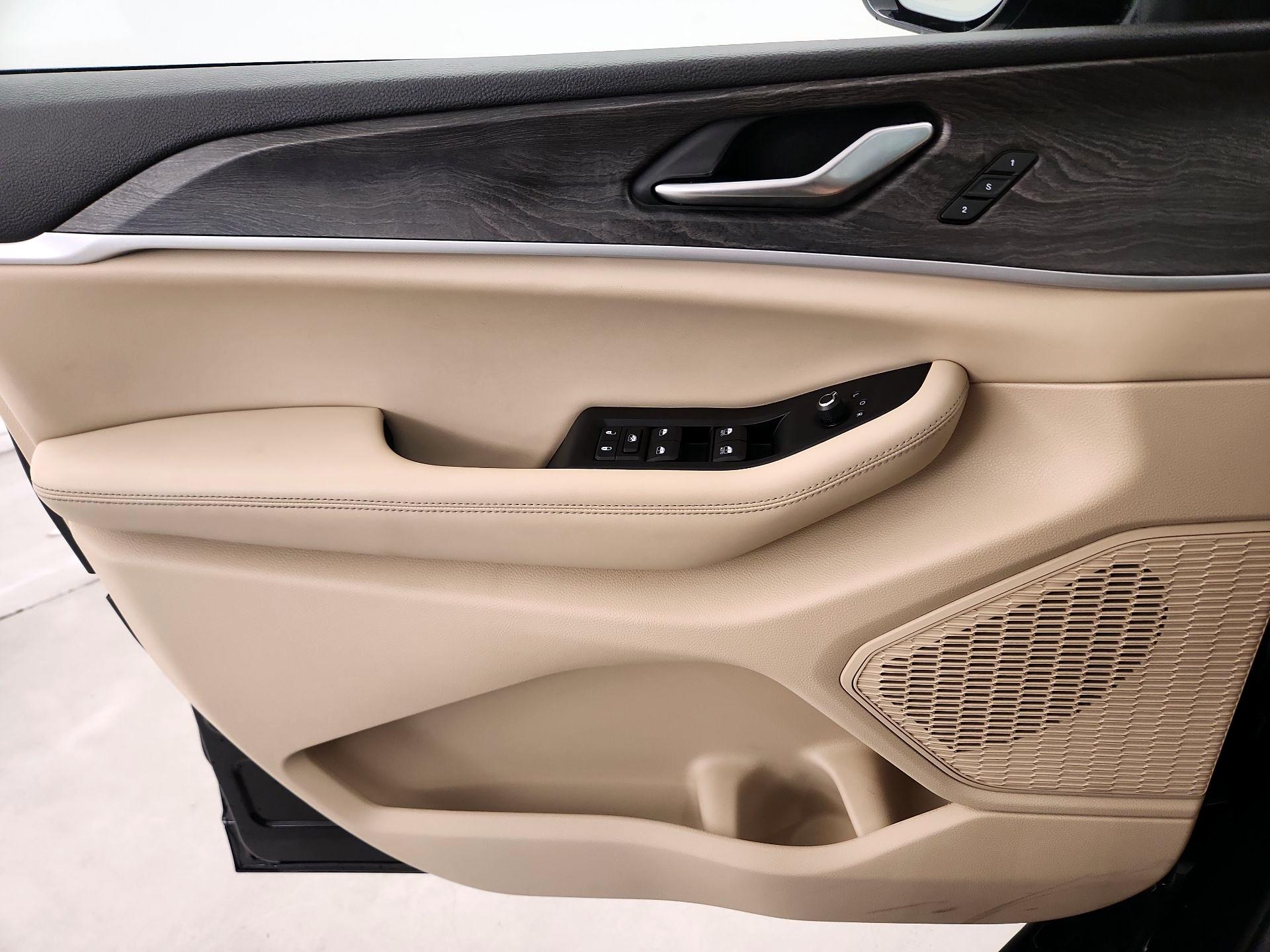 Thumbnail: 2023 Jeep Grand Cherokee - 12