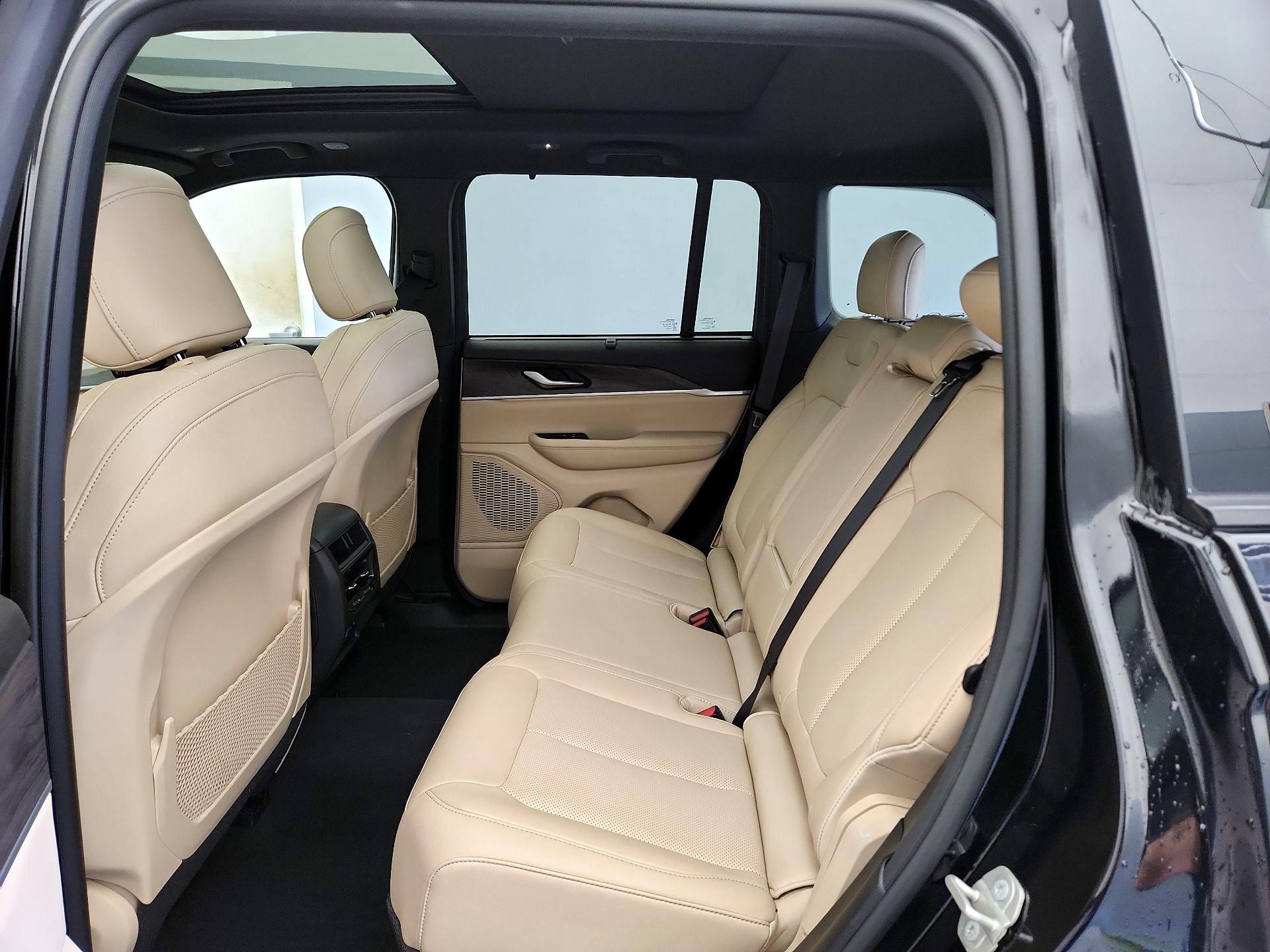 Thumbnail: 2023 Jeep Grand Cherokee - 20