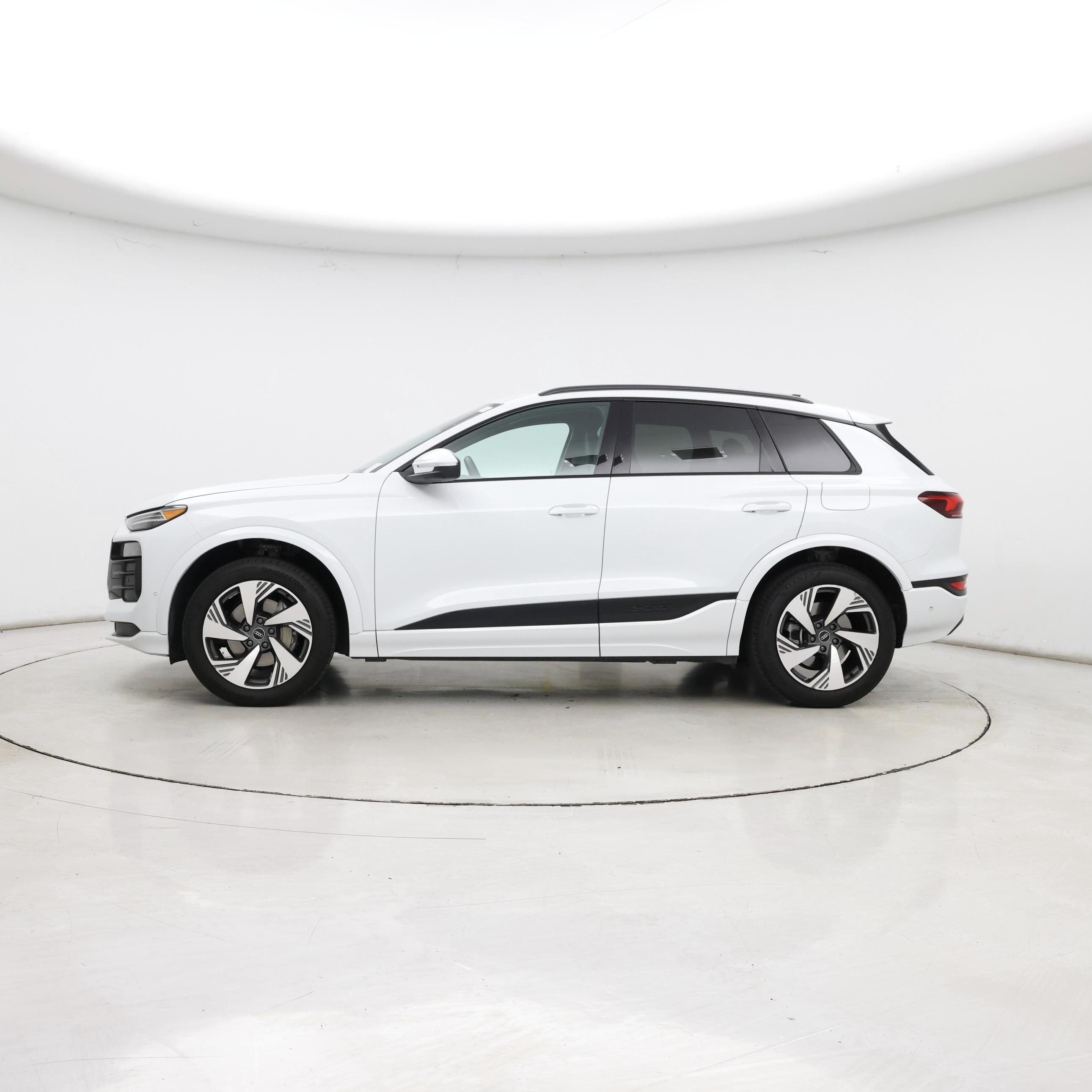 Thumbnail: 2025 Audi Q6 e-tron - 3
