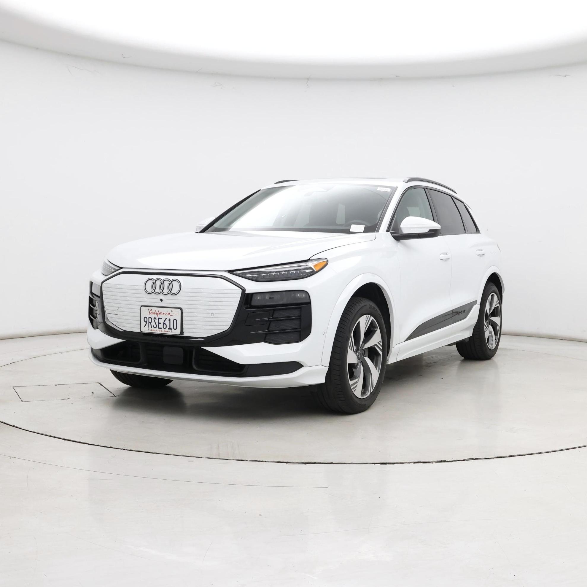 Thumbnail: 2025 Audi Q6 e-tron - 4