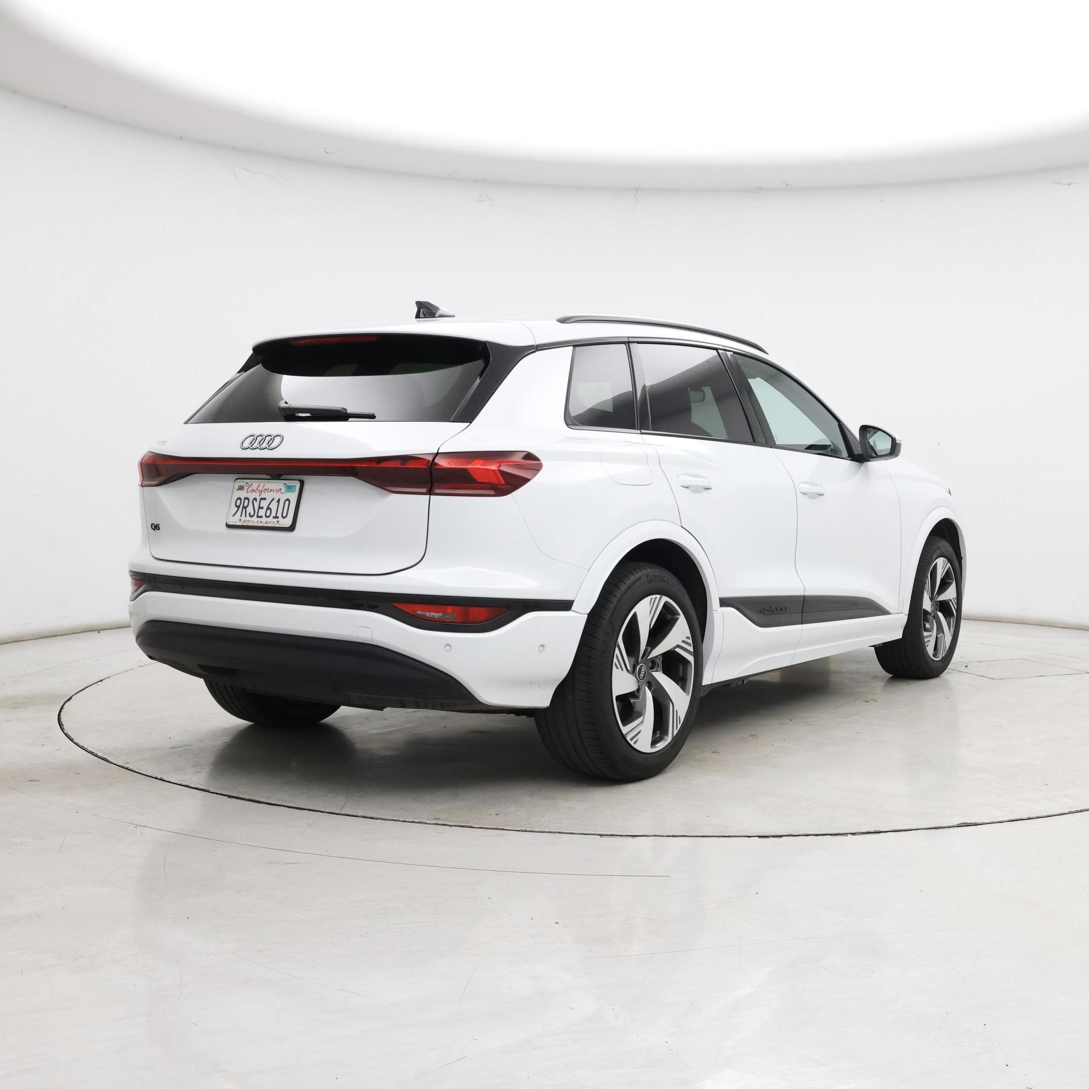 Thumbnail: 2025 Audi Q6 e-tron - 8