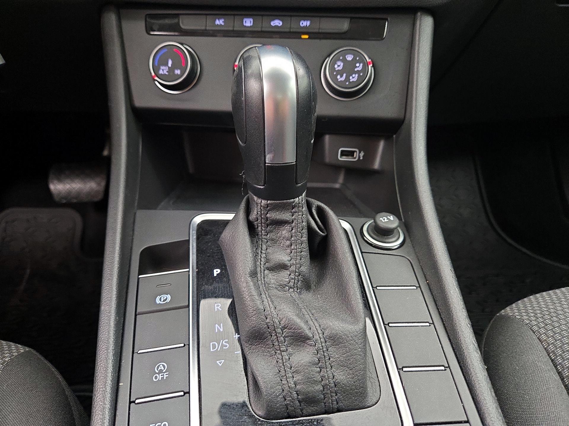Thumbnail: 2019 Volkswagen Jetta - 17