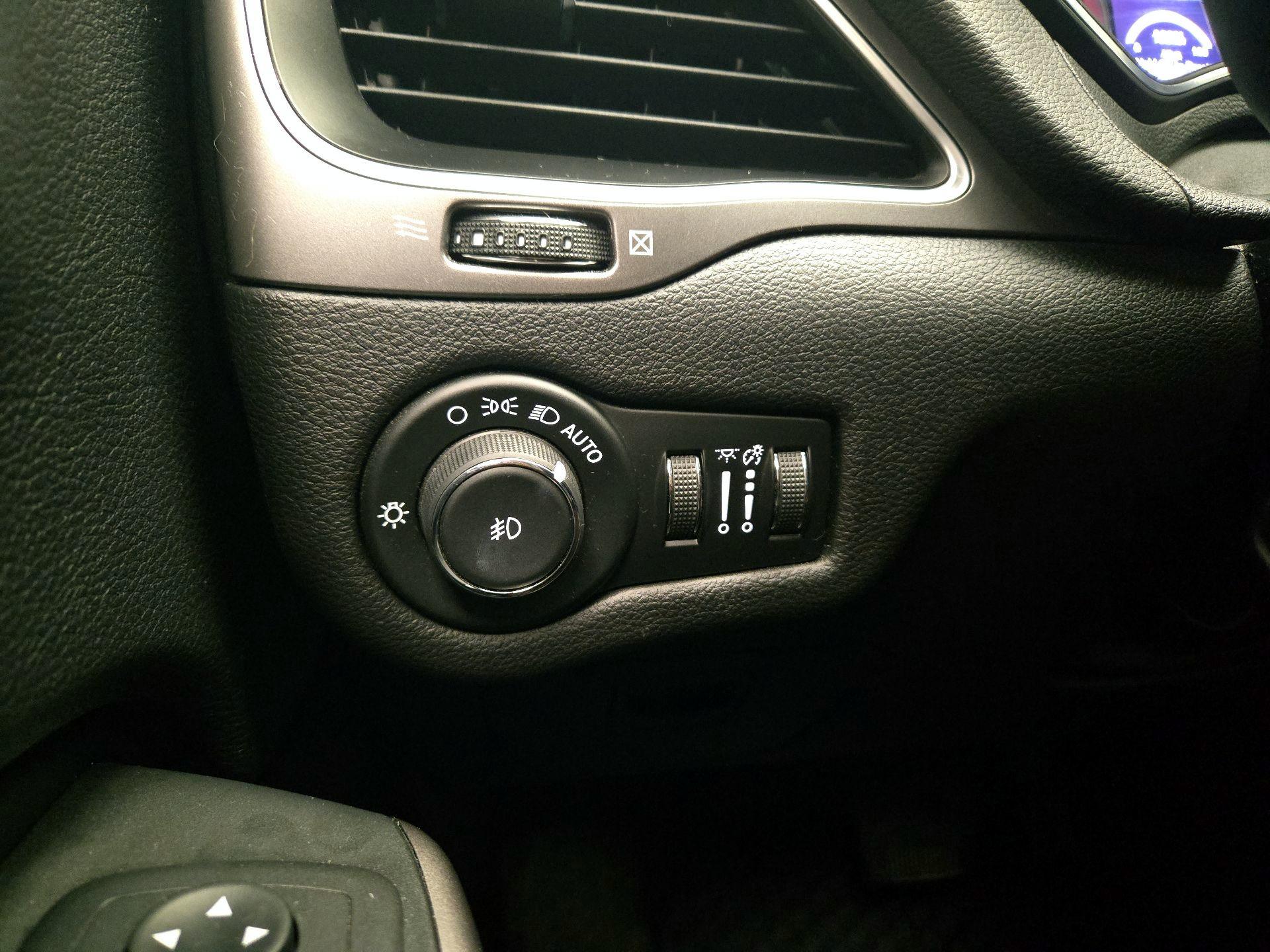 Thumbnail: 2019 Jeep Cherokee - 13