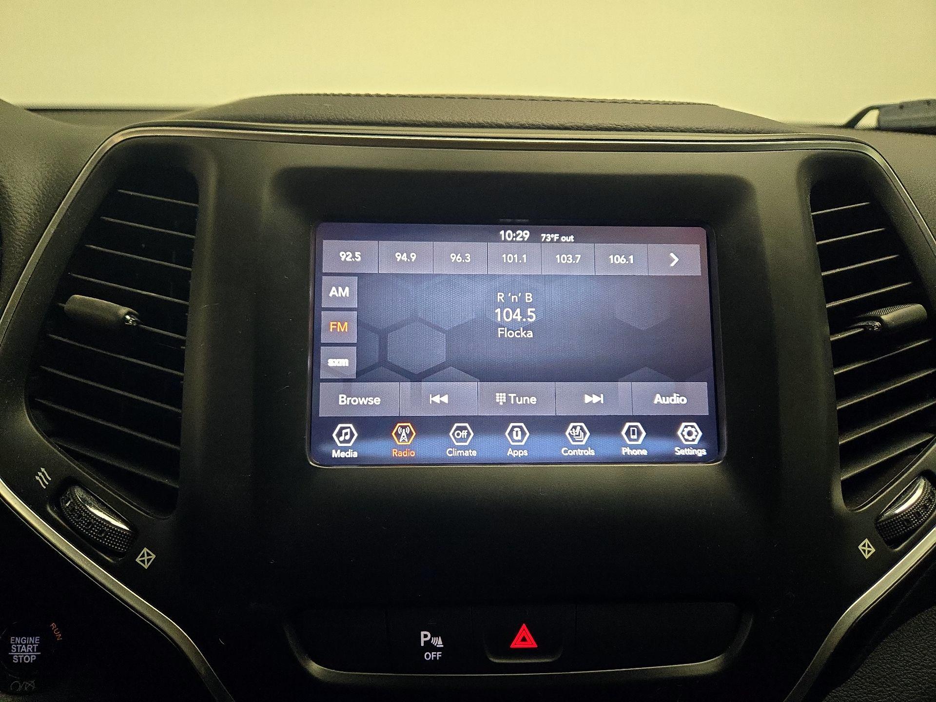 Thumbnail: 2019 Jeep Cherokee - 15