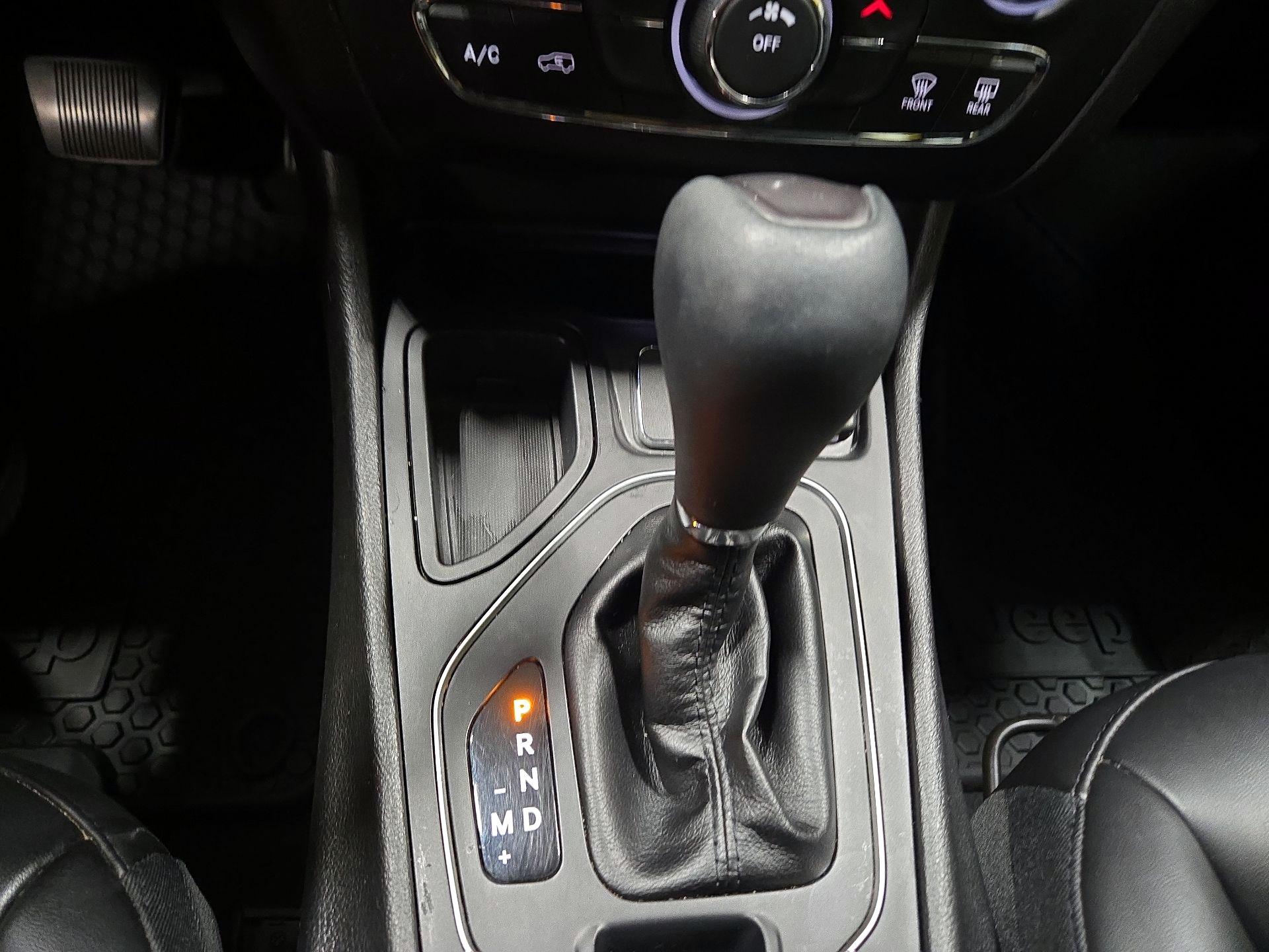 Thumbnail: 2019 Jeep Cherokee - 17