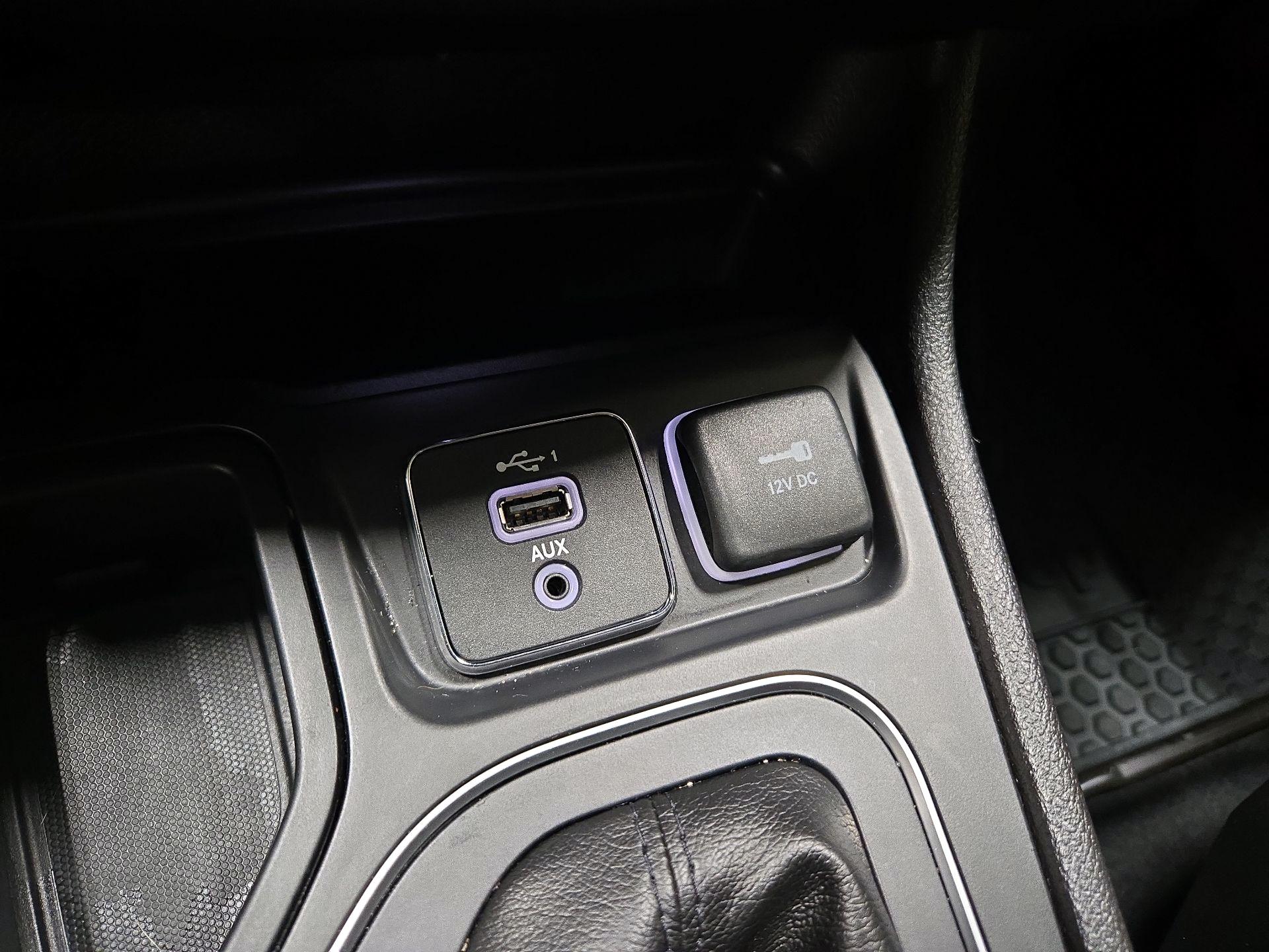 Thumbnail: 2019 Jeep Cherokee - 18
