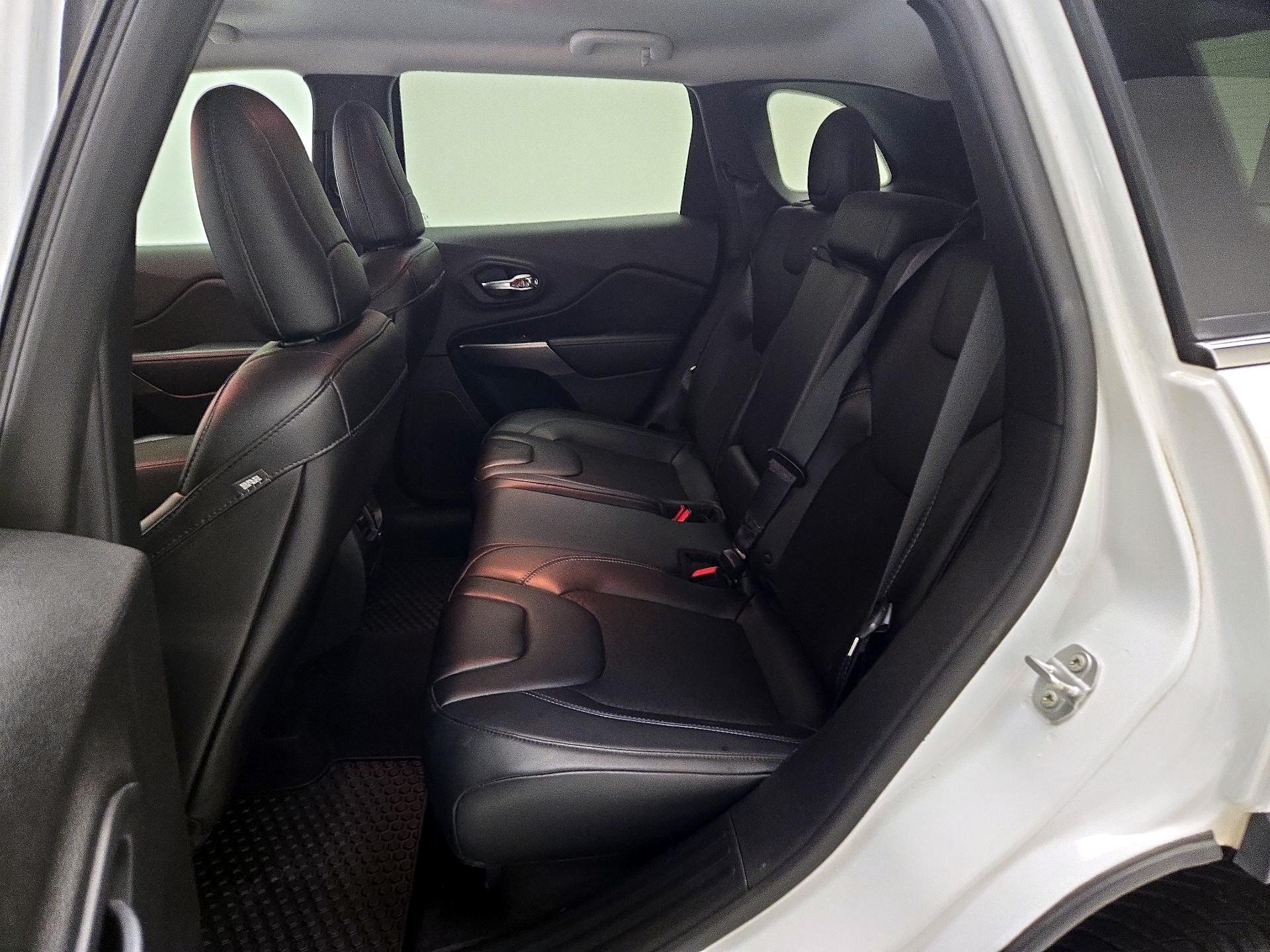 Thumbnail: 2019 Jeep Cherokee - 19