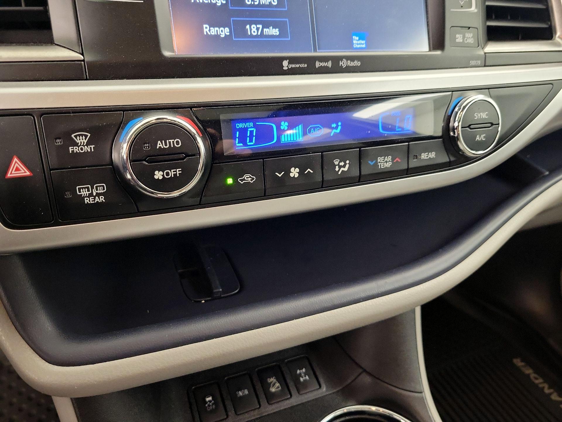 Thumbnail: 2018 Toyota Highlander - 16