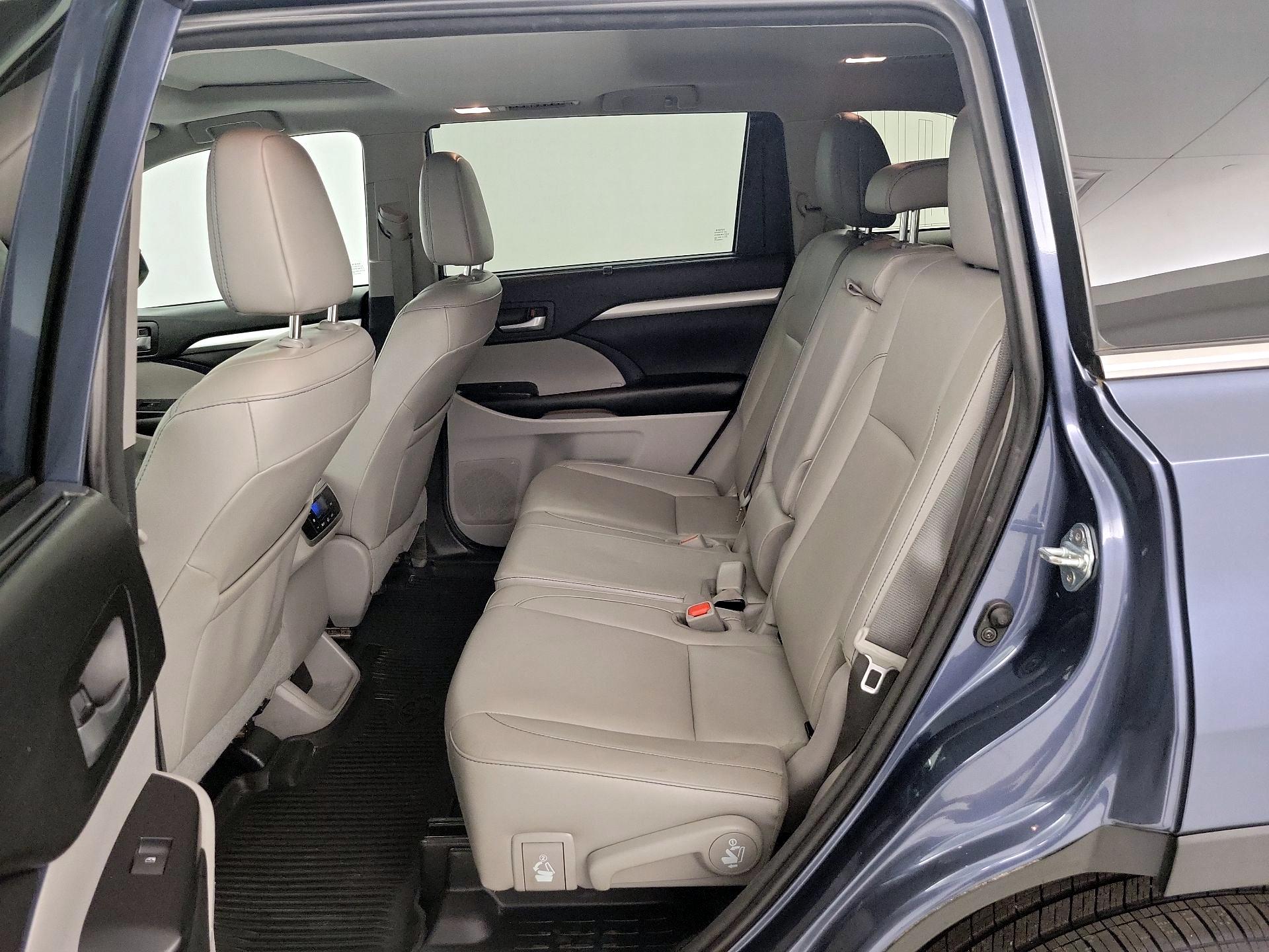 Thumbnail: 2018 Toyota Highlander - 20