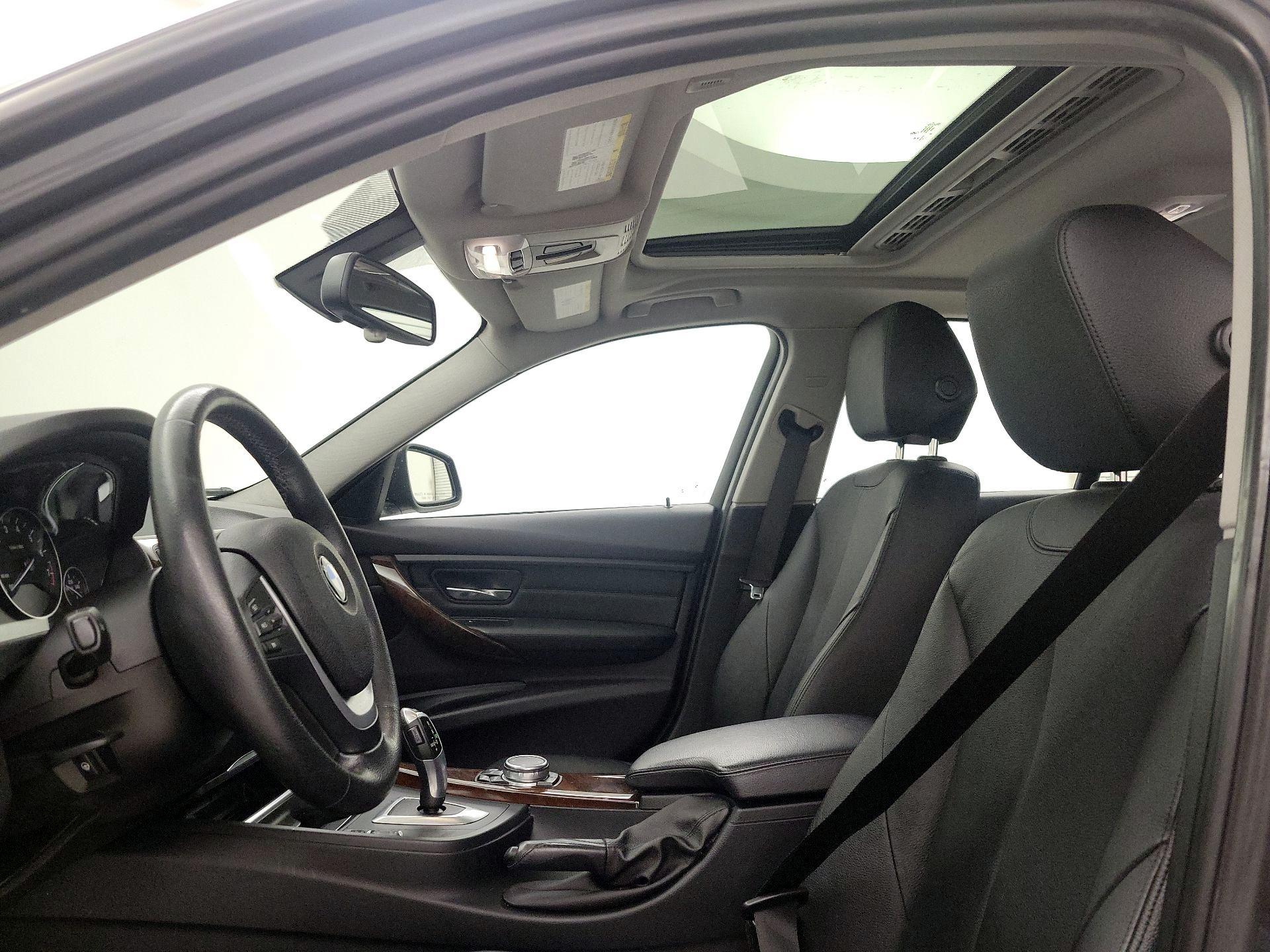 Thumbnail: 2015 BMW 3 Series - 18