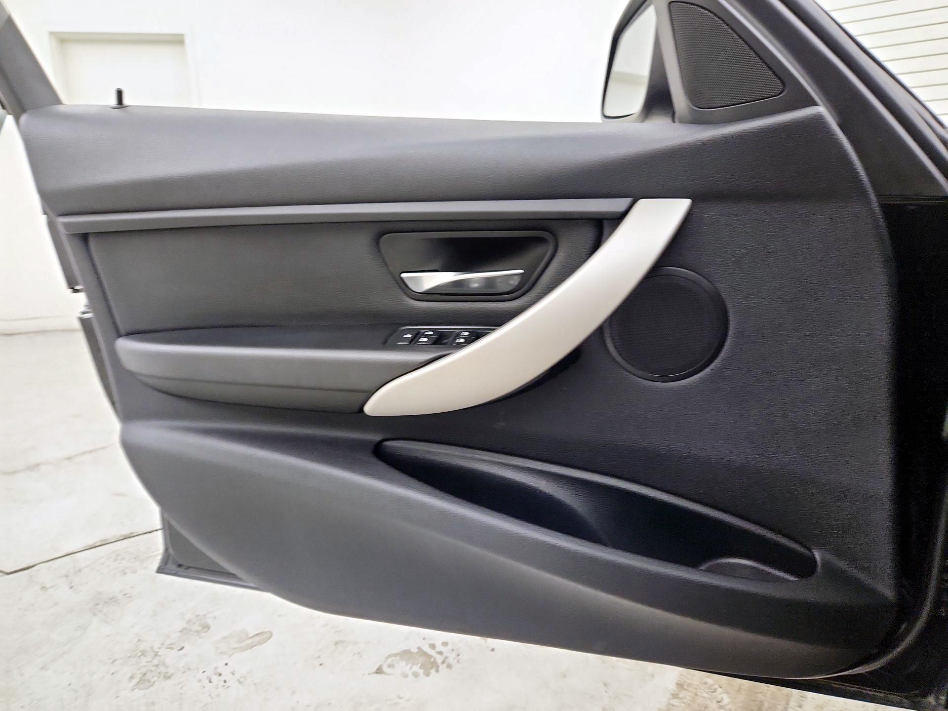Thumbnail: 2015 BMW 3 Series - 12