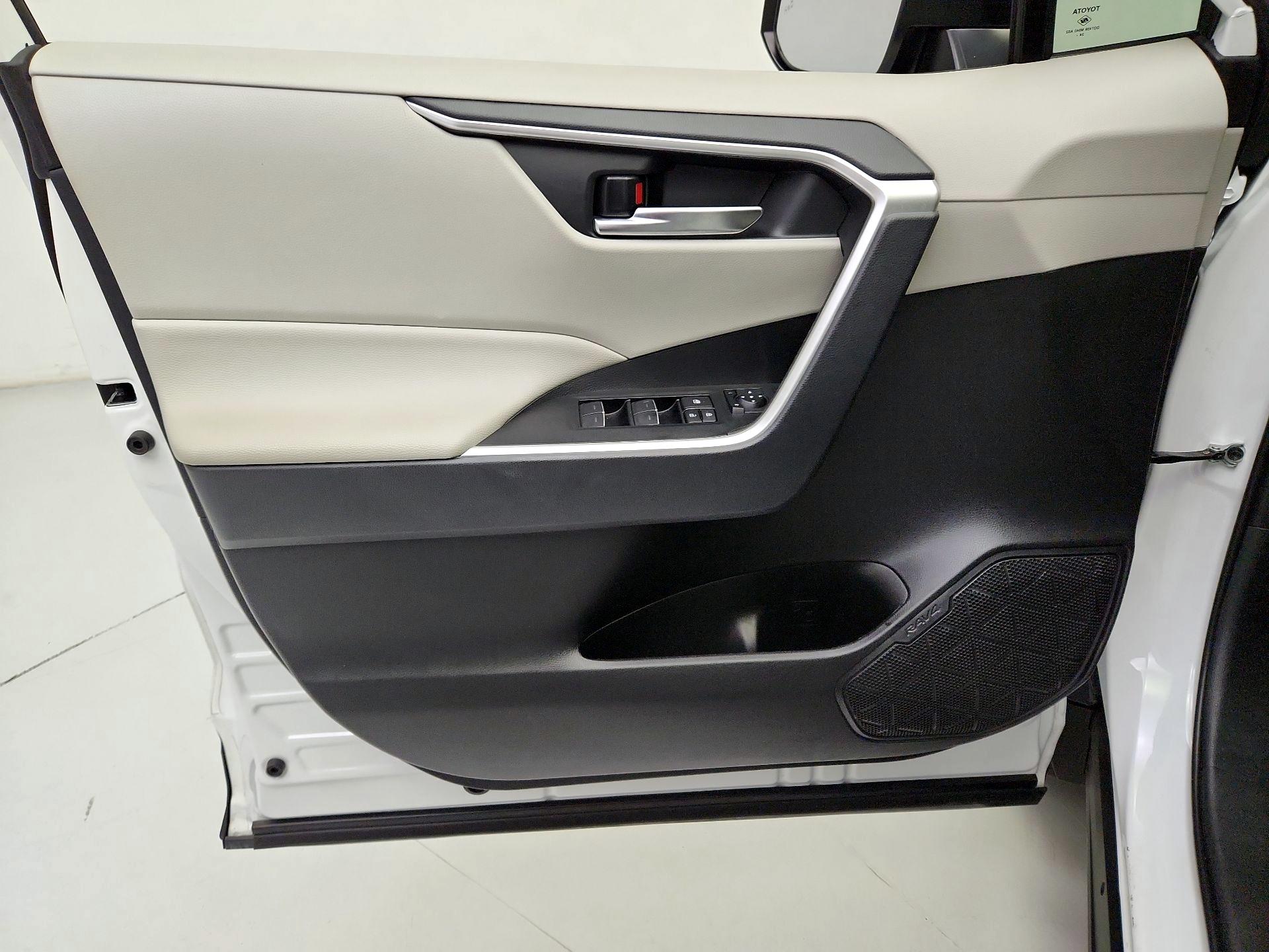 Thumbnail: 2025 Toyota RAV4 - 12