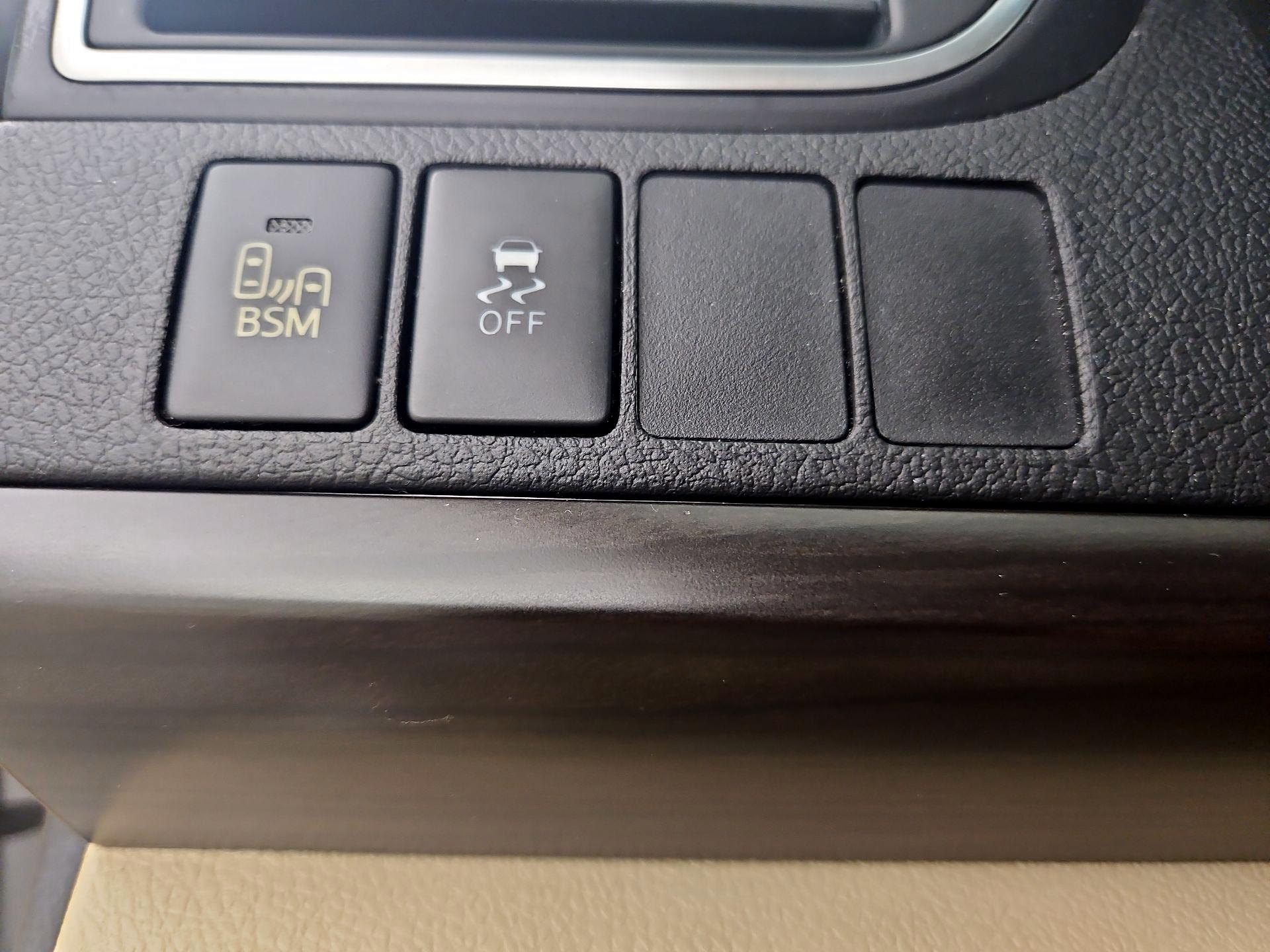 Thumbnail: 2017 Toyota Camry - 11