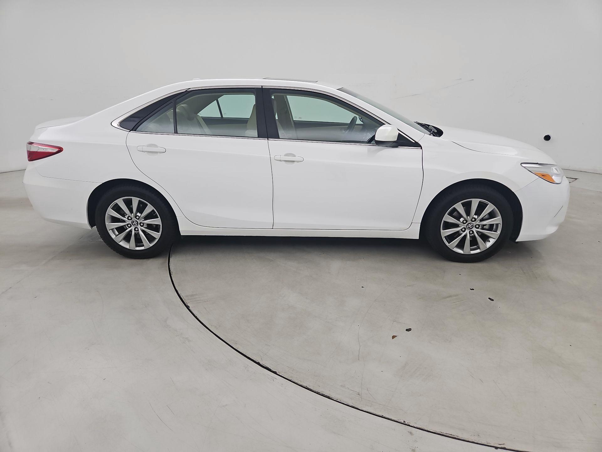 Thumbnail: 2017 Toyota Camry - 4