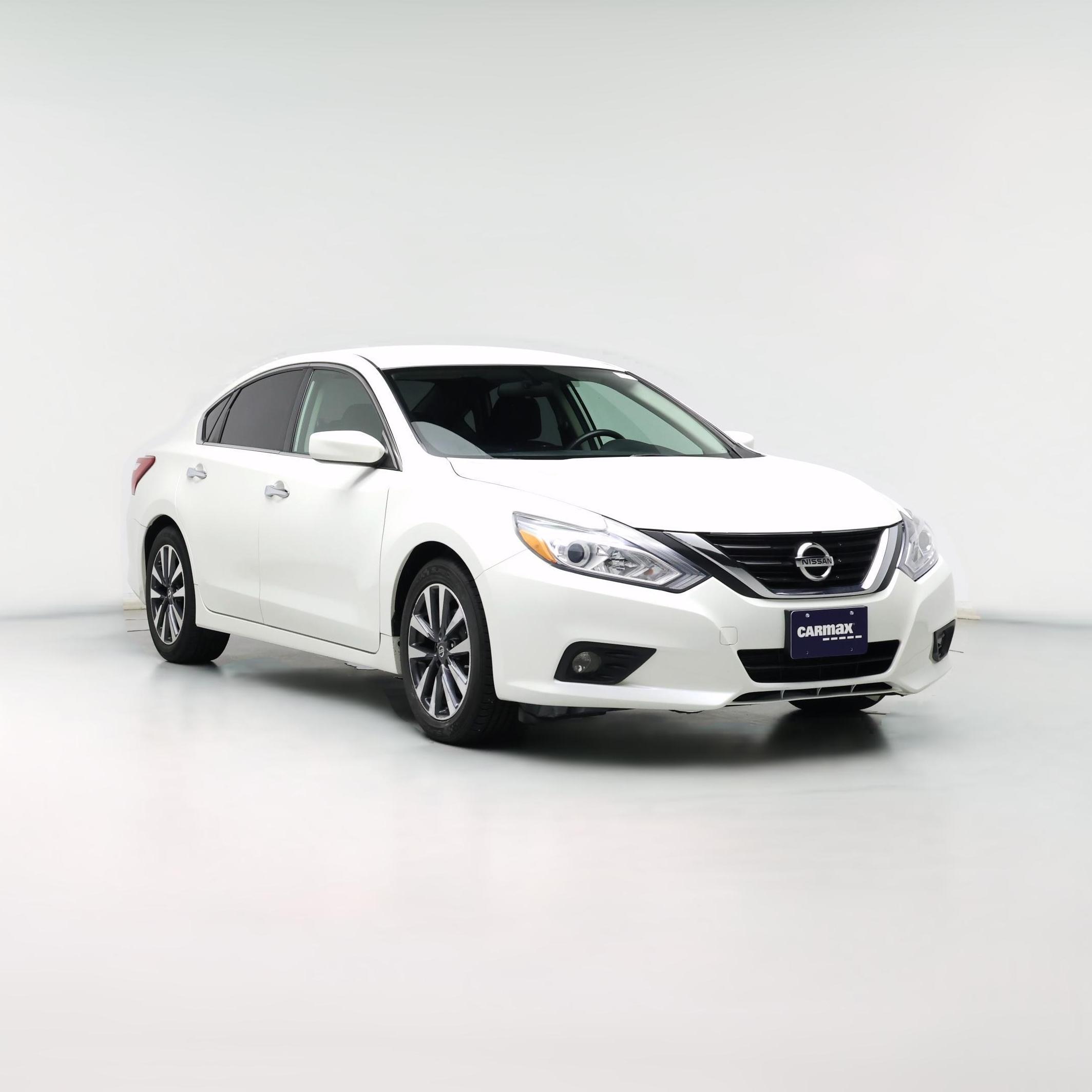 Thumbnail: 2017 Nissan Altima - 1