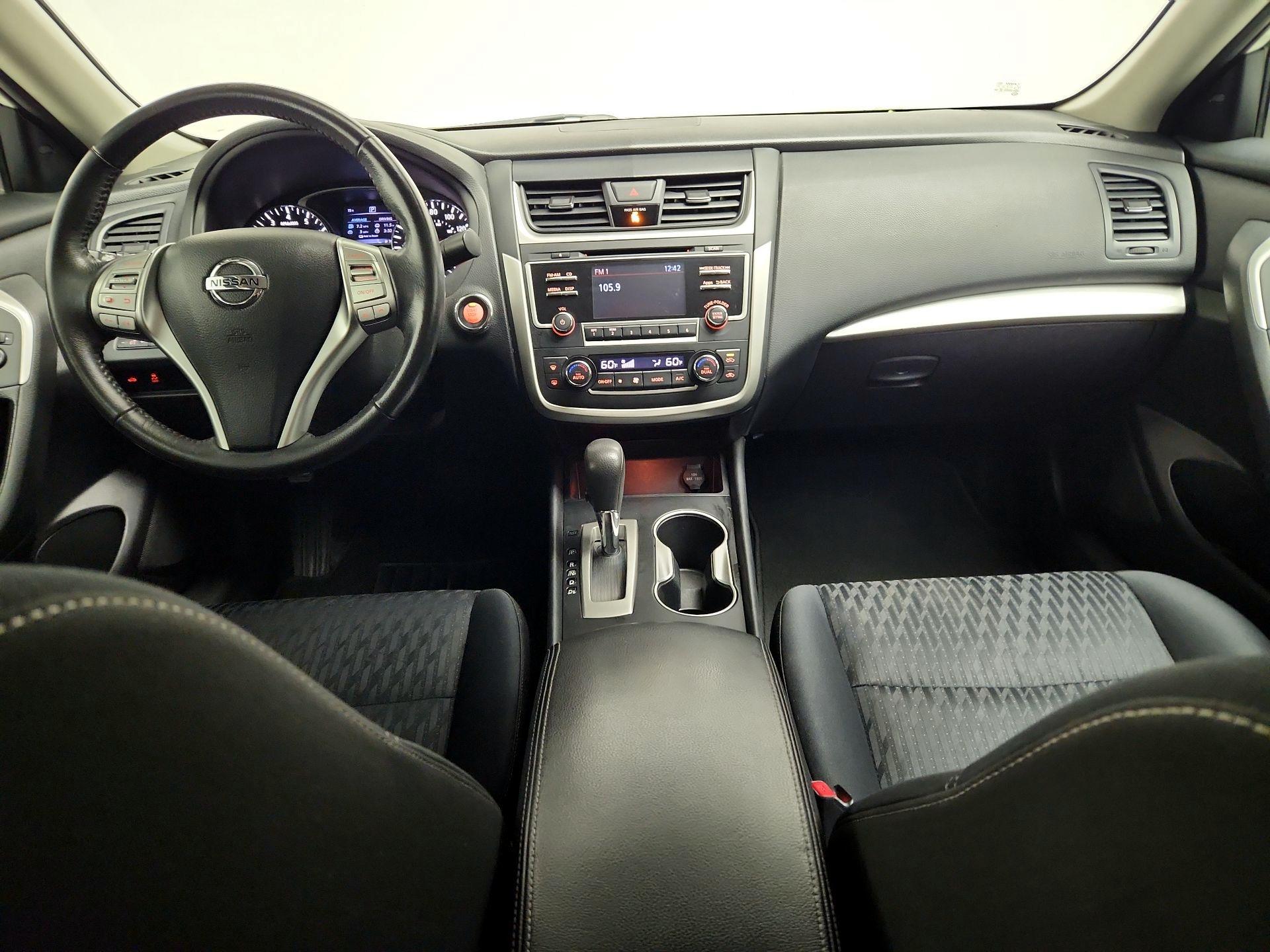 Thumbnail: 2017 Nissan Altima - 9